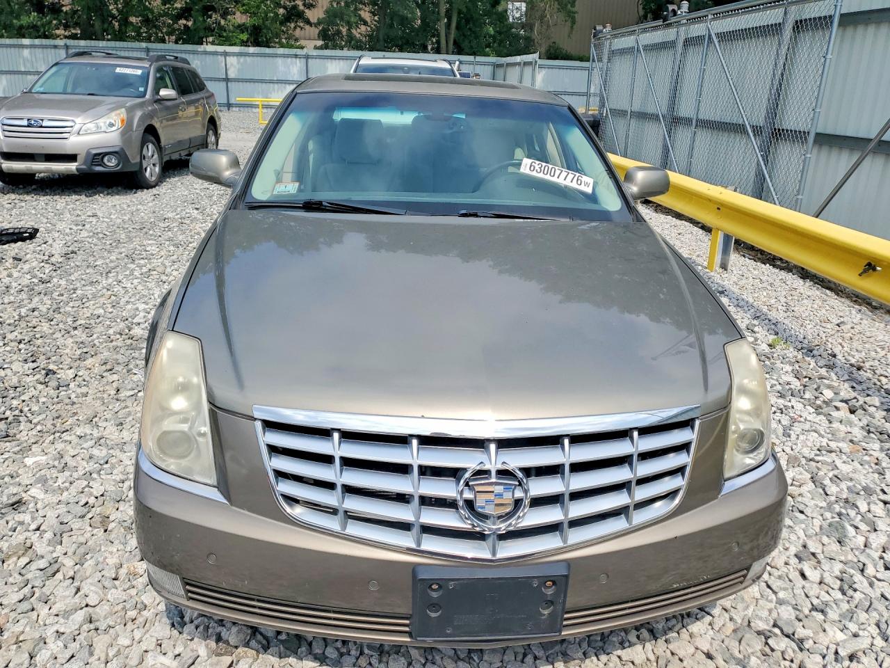 2011 Cadillac Dts Luxury Collection Tan vin: 1G6KD5E64BU145452