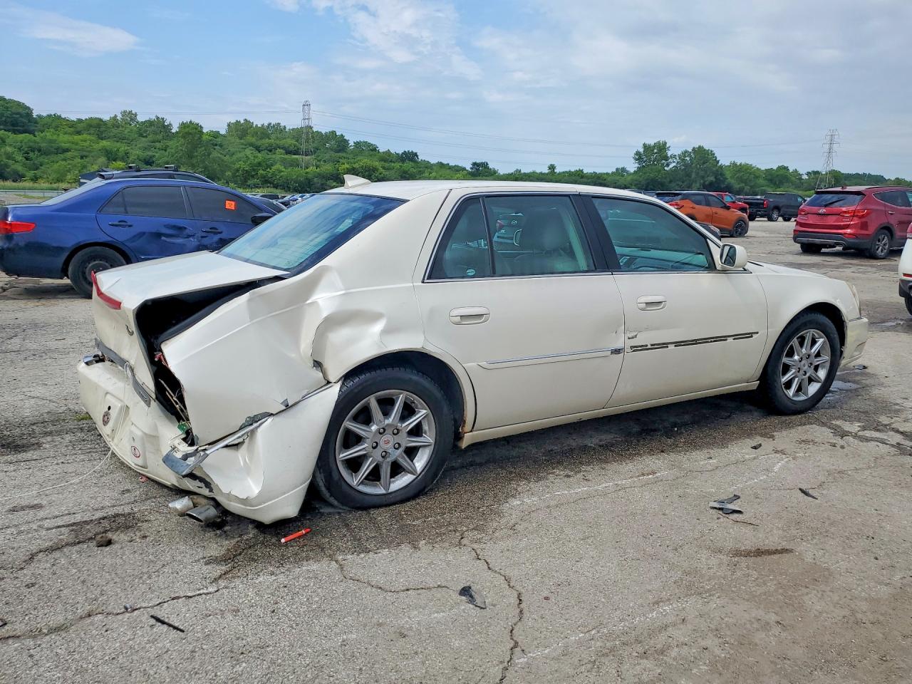 2011 Cadillac Dts Luxury Collection Белый vin: 1G6KD5E65BU103260