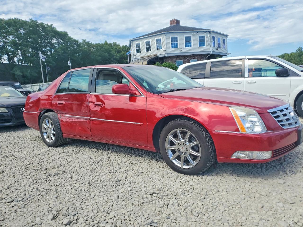 2011 Cadillac Dts Luxury Collection Red vin: 1G6KD5E66BU117040