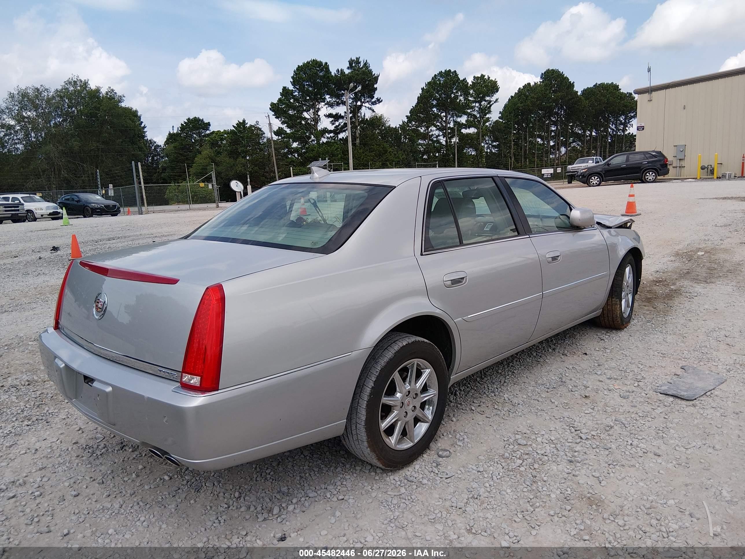 2011 Cadillac Dts Luxury Collection Silver vin: 1G6KD5E69BU101432