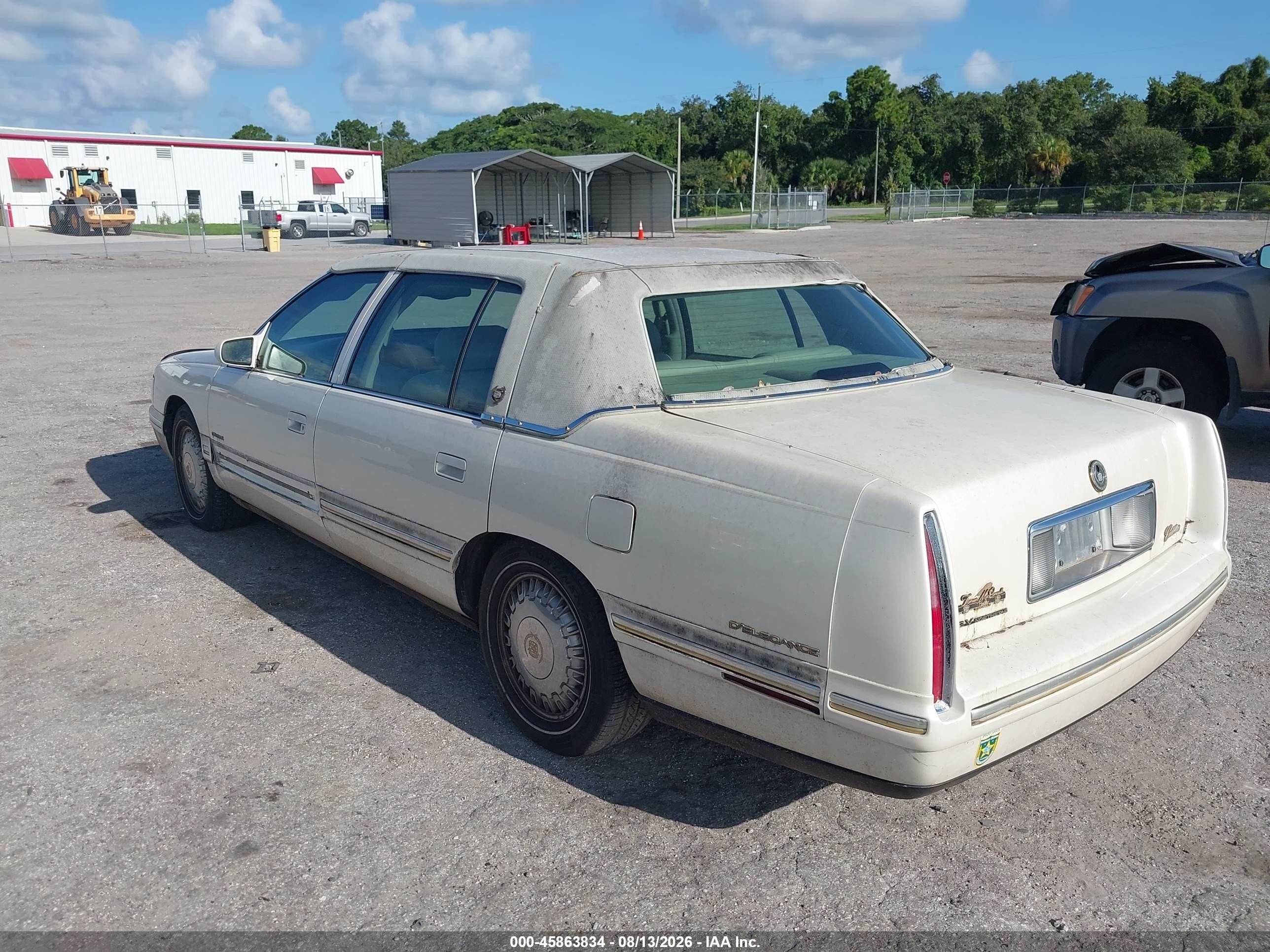 1998 Cadillac D'elegance   Cream vin: 1G6KE54Y7WU767422