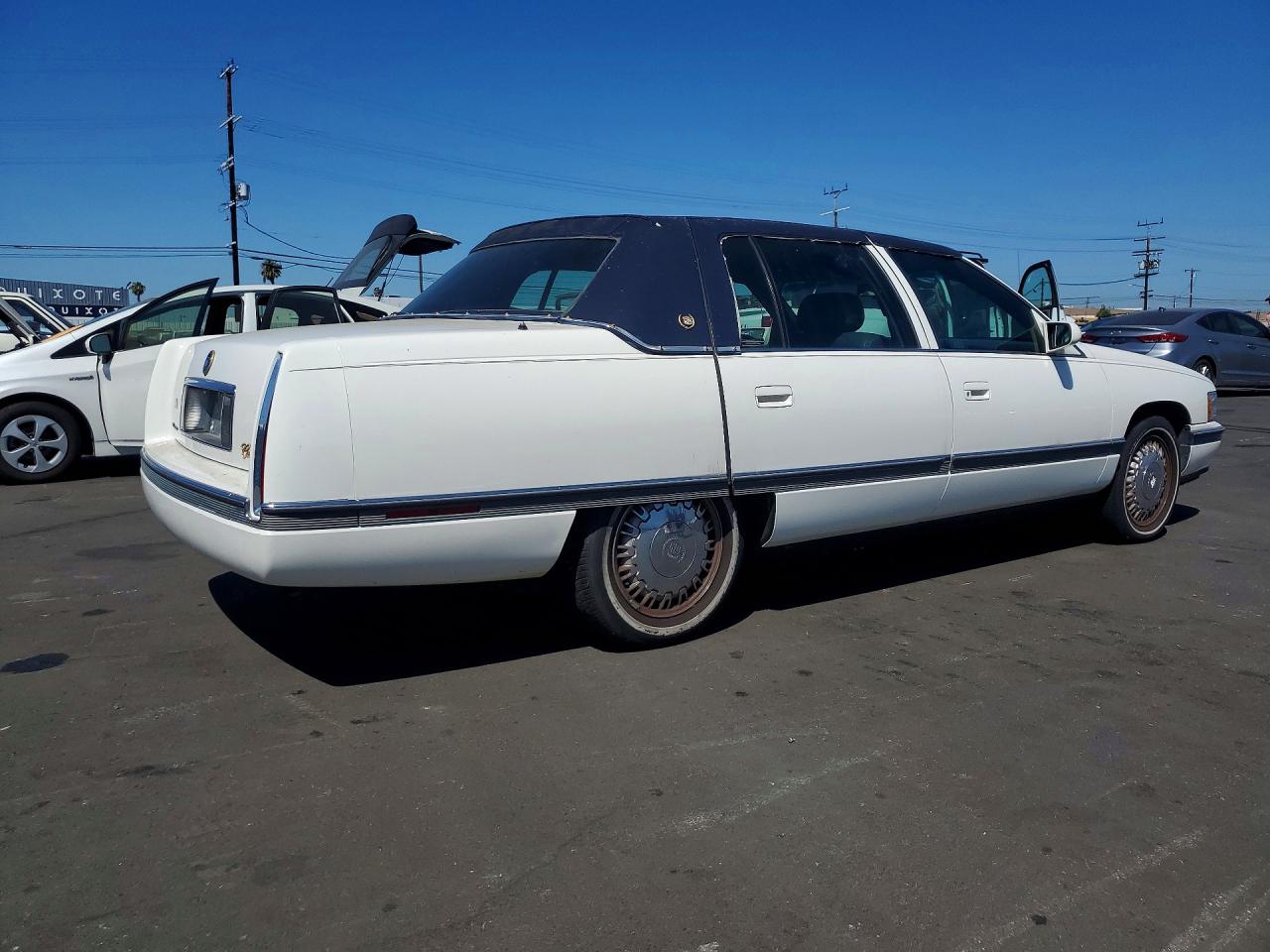 1995 Cadillac Deville Concours White vin: 1G6KF52Y8SU289120