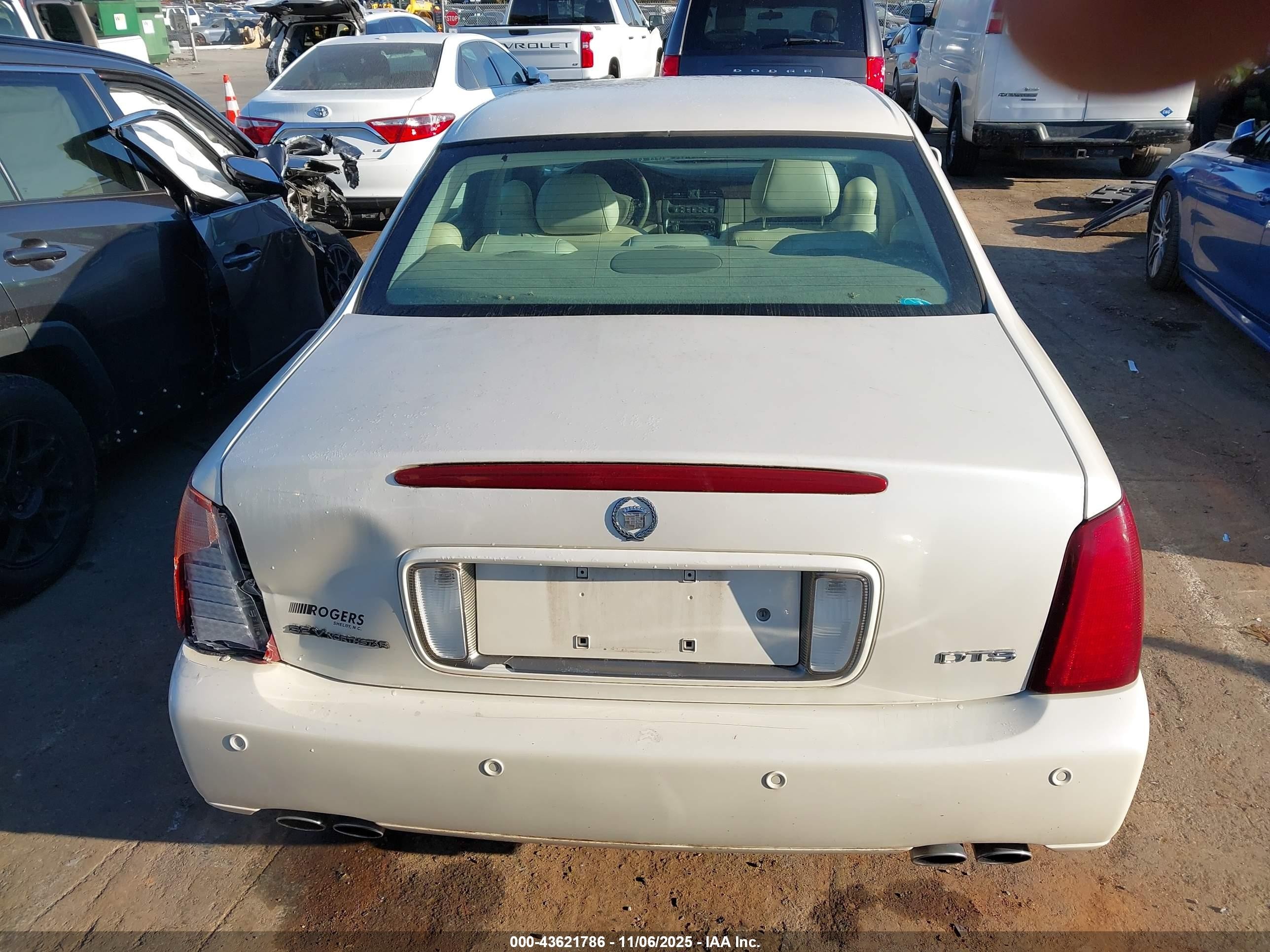 2000 Cadillac Deville Dts Cream vin: 1G6KF5491YU330931
