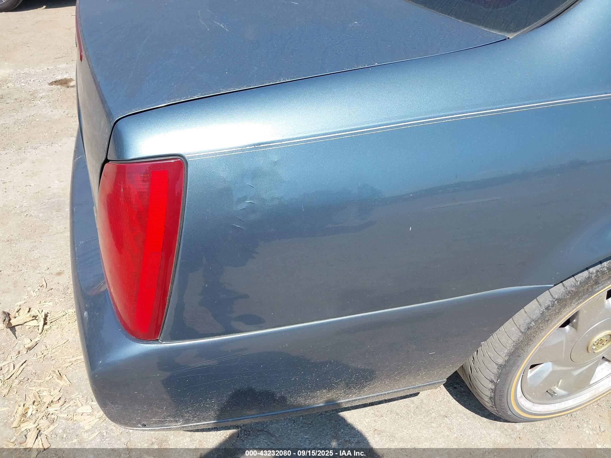 2000 Cadillac Deville Dts Blue vin: 1G6KF5495YU292569