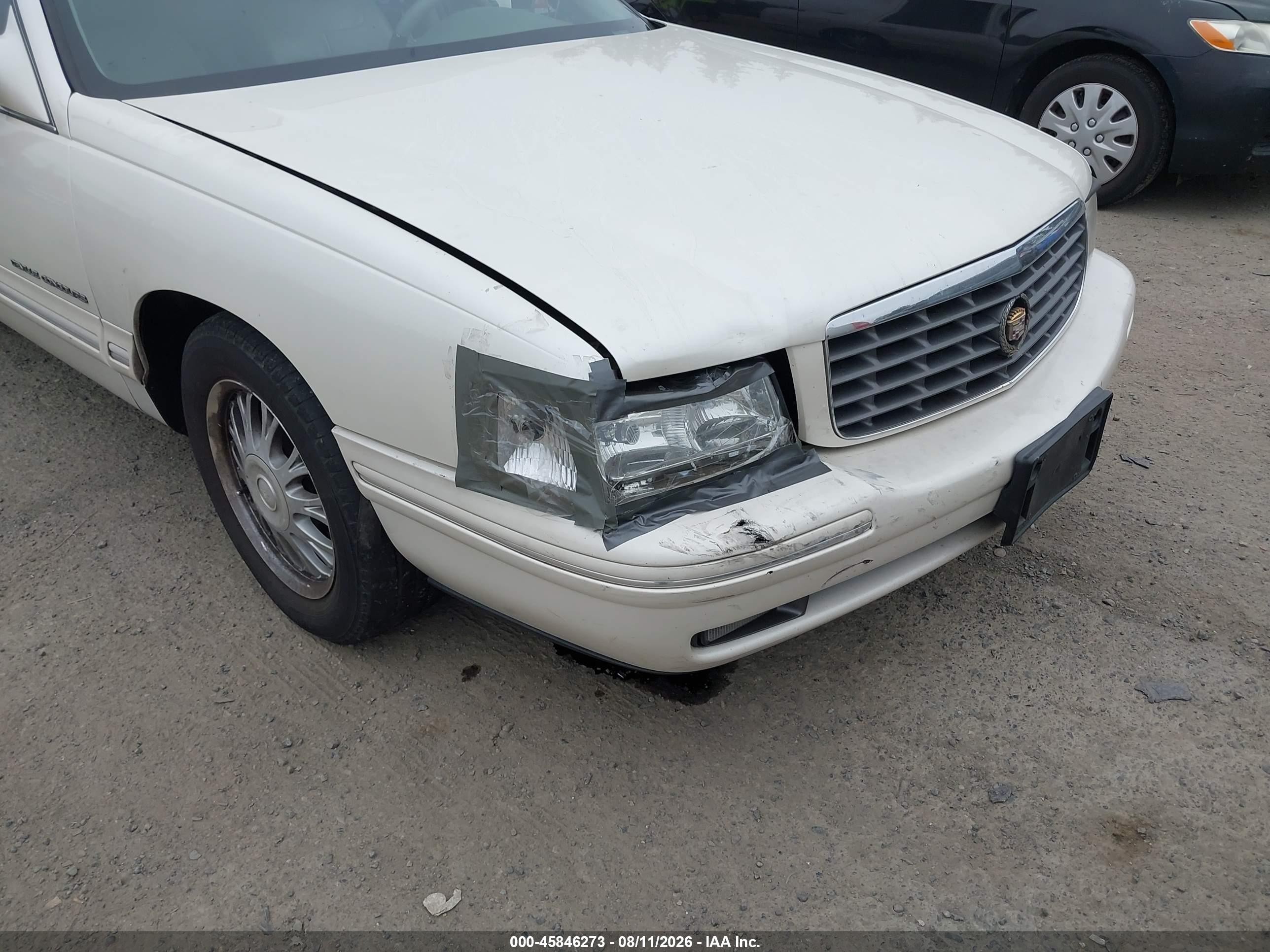 1997 Cadillac Deville Concours White vin: 1G6KF5496VU285903