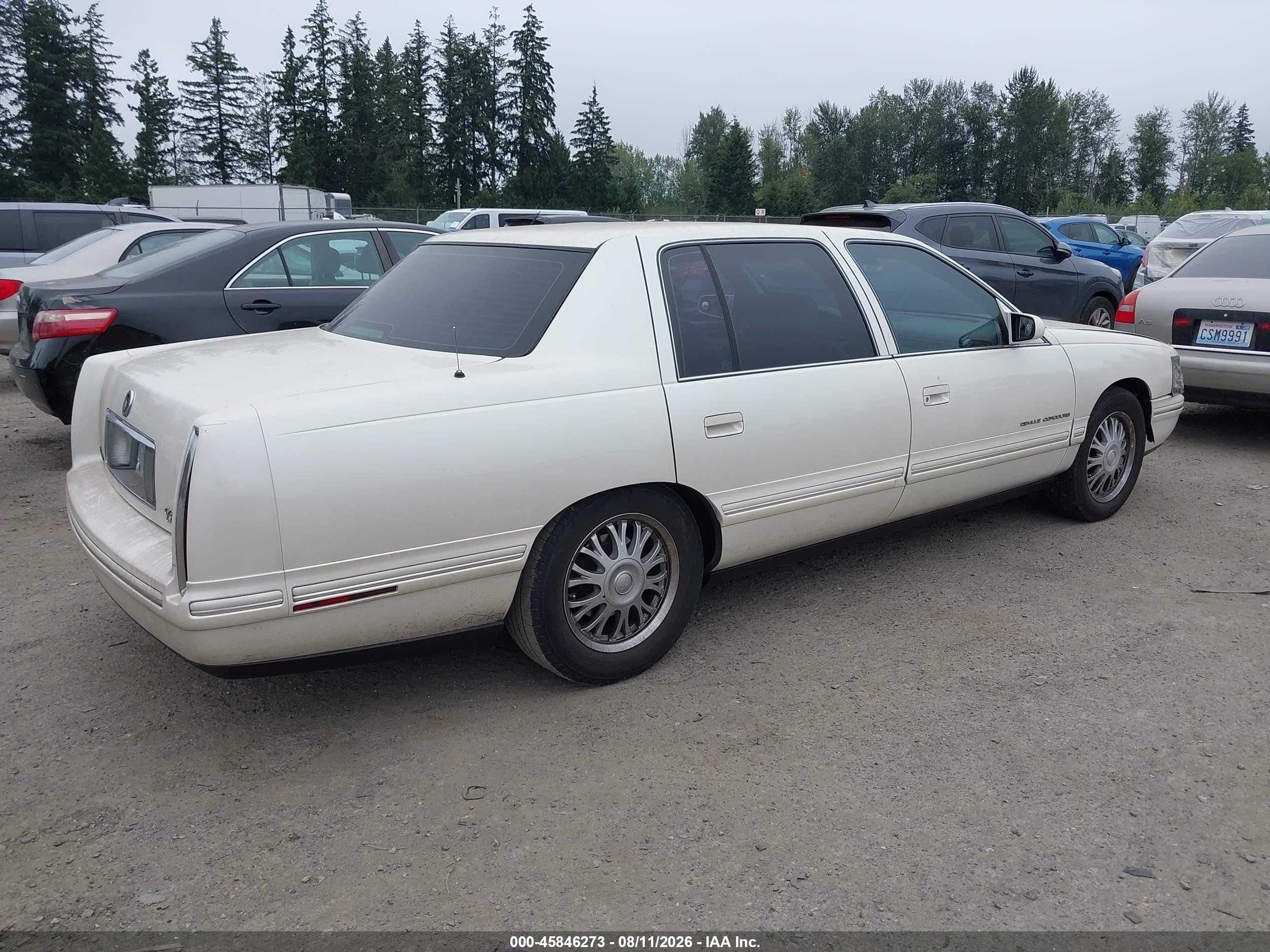 1997 Cadillac Deville Concours White vin: 1G6KF5496VU285903