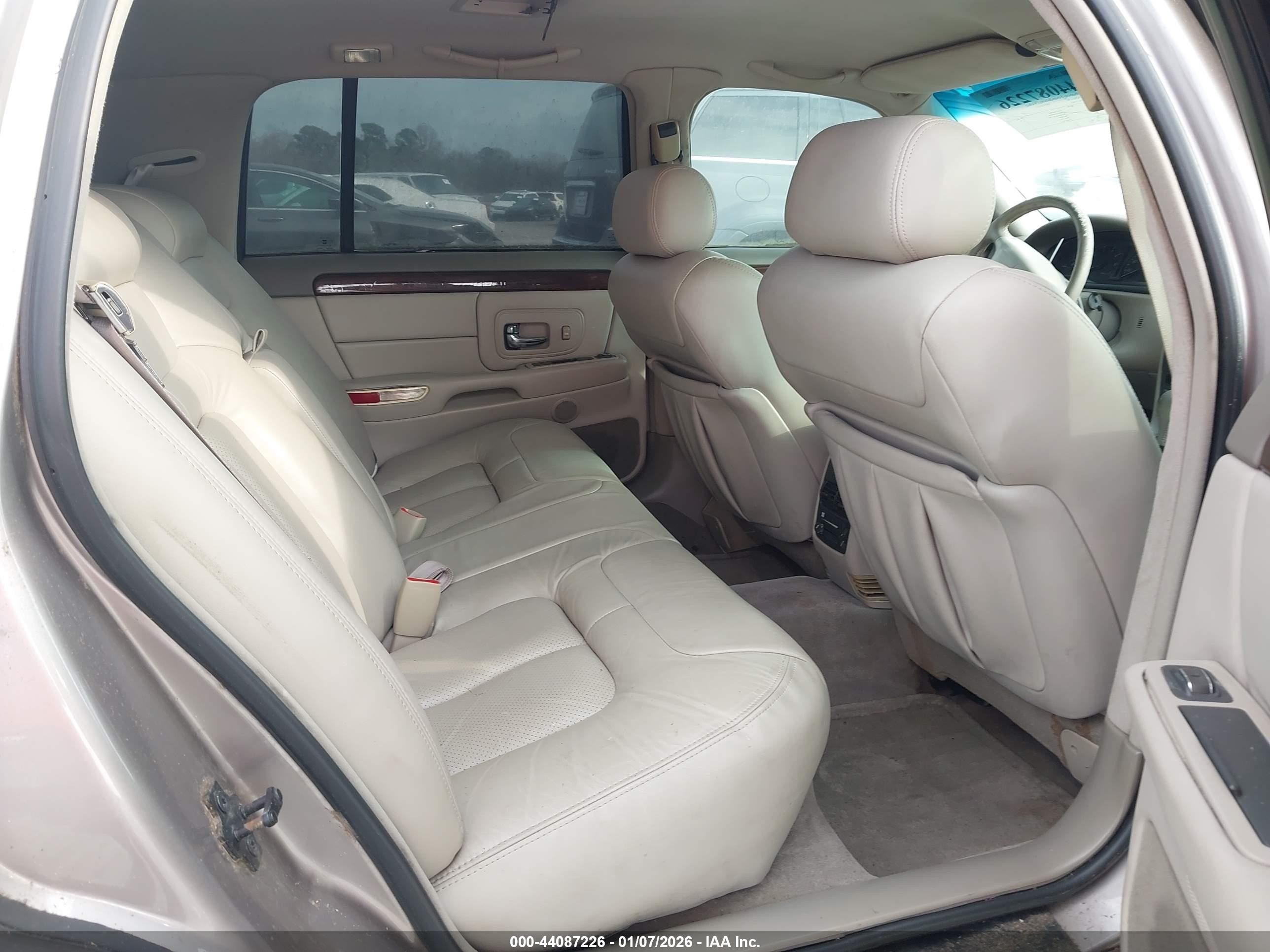 1999 Cadillac Deville Concours Tan vin: 1G6KF5497XU719622
