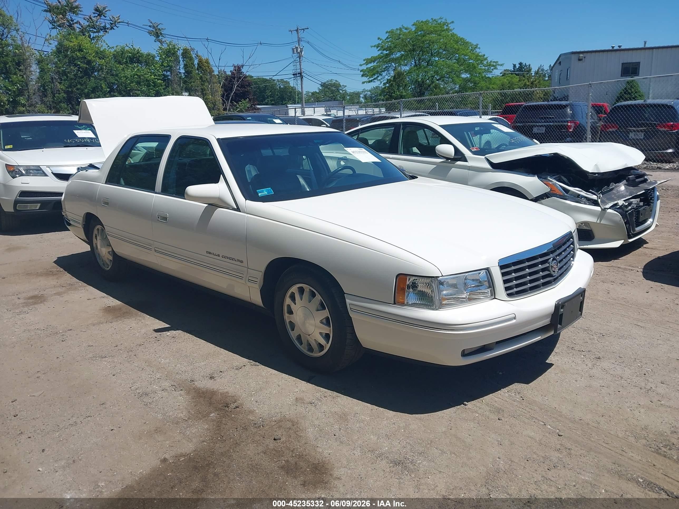1998 Cadillac Deville Concours White vin: 1G6KF5499WU789895