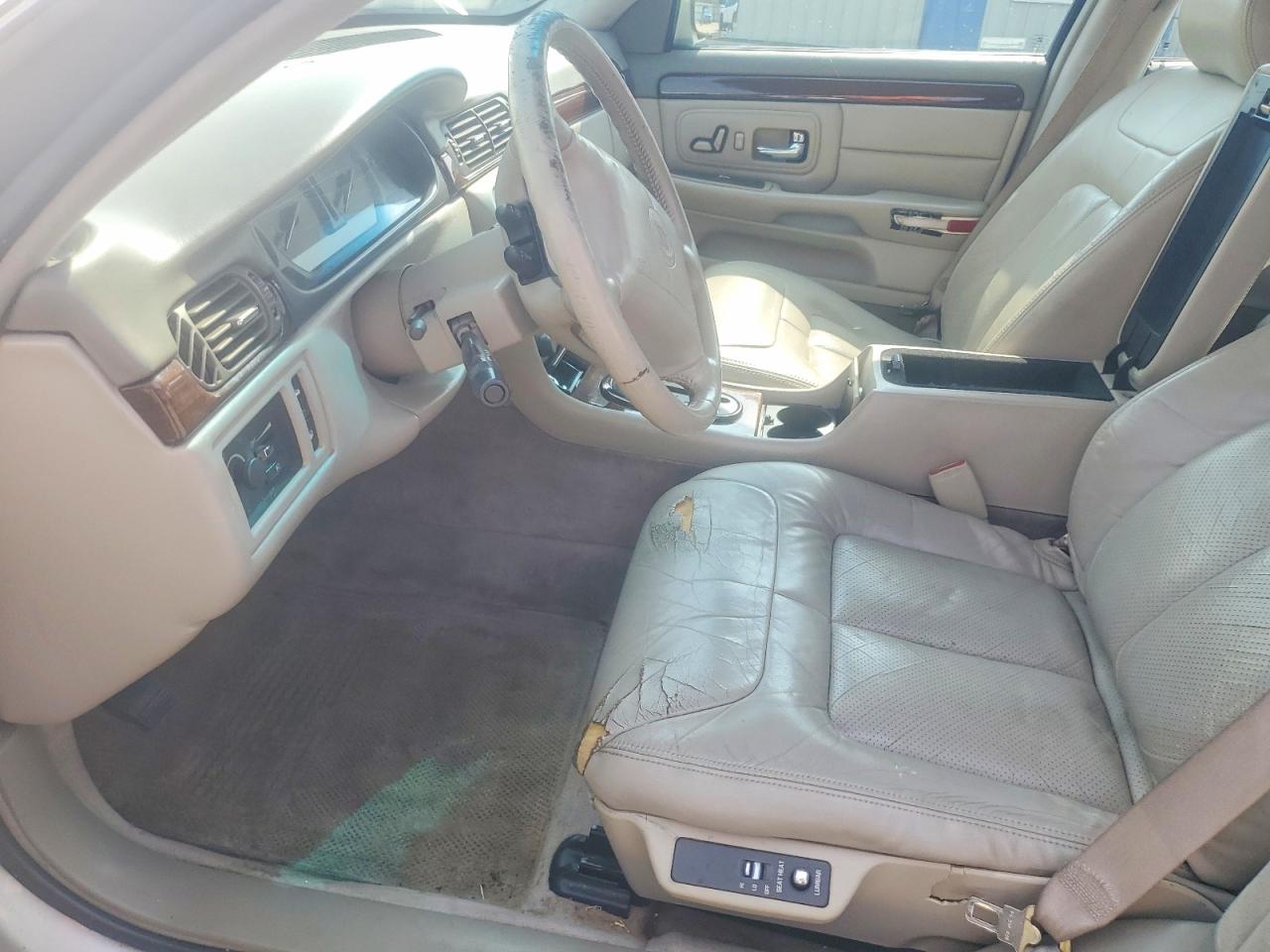 1999 Cadillac Deville Concours Cream vin: 1G6KF549XXU755014