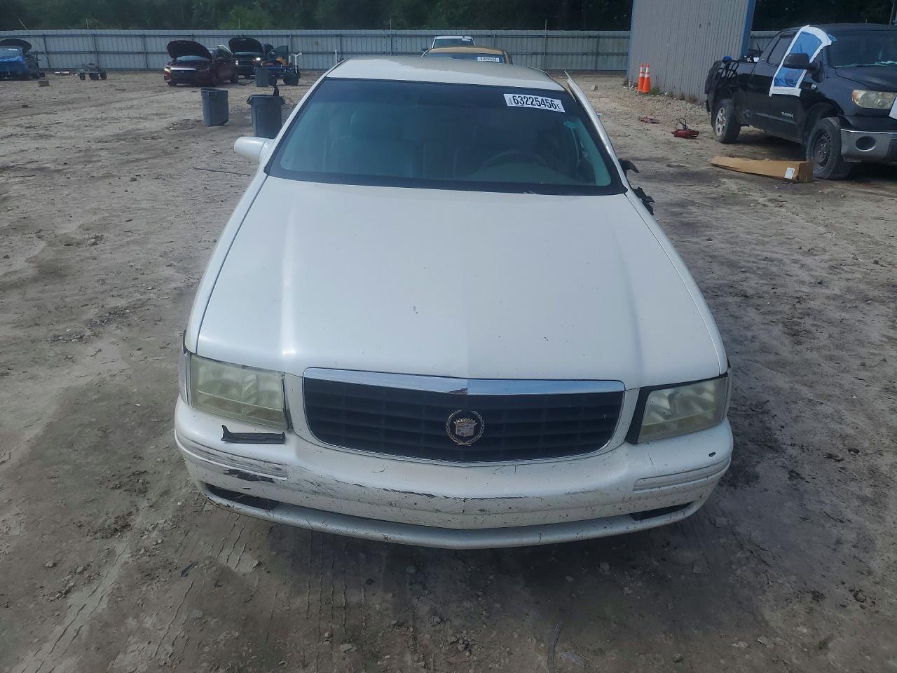 1999 Cadillac Deville Concours Cream vin: 1G6KF549XXU755014