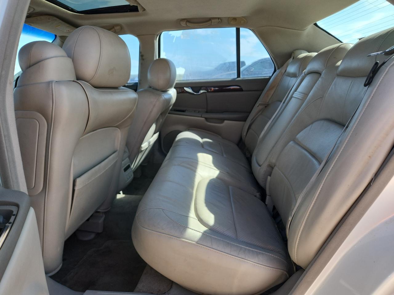 2000 Cadillac Deville Dts Кремовый vin: 1G6KF5794YU279081
