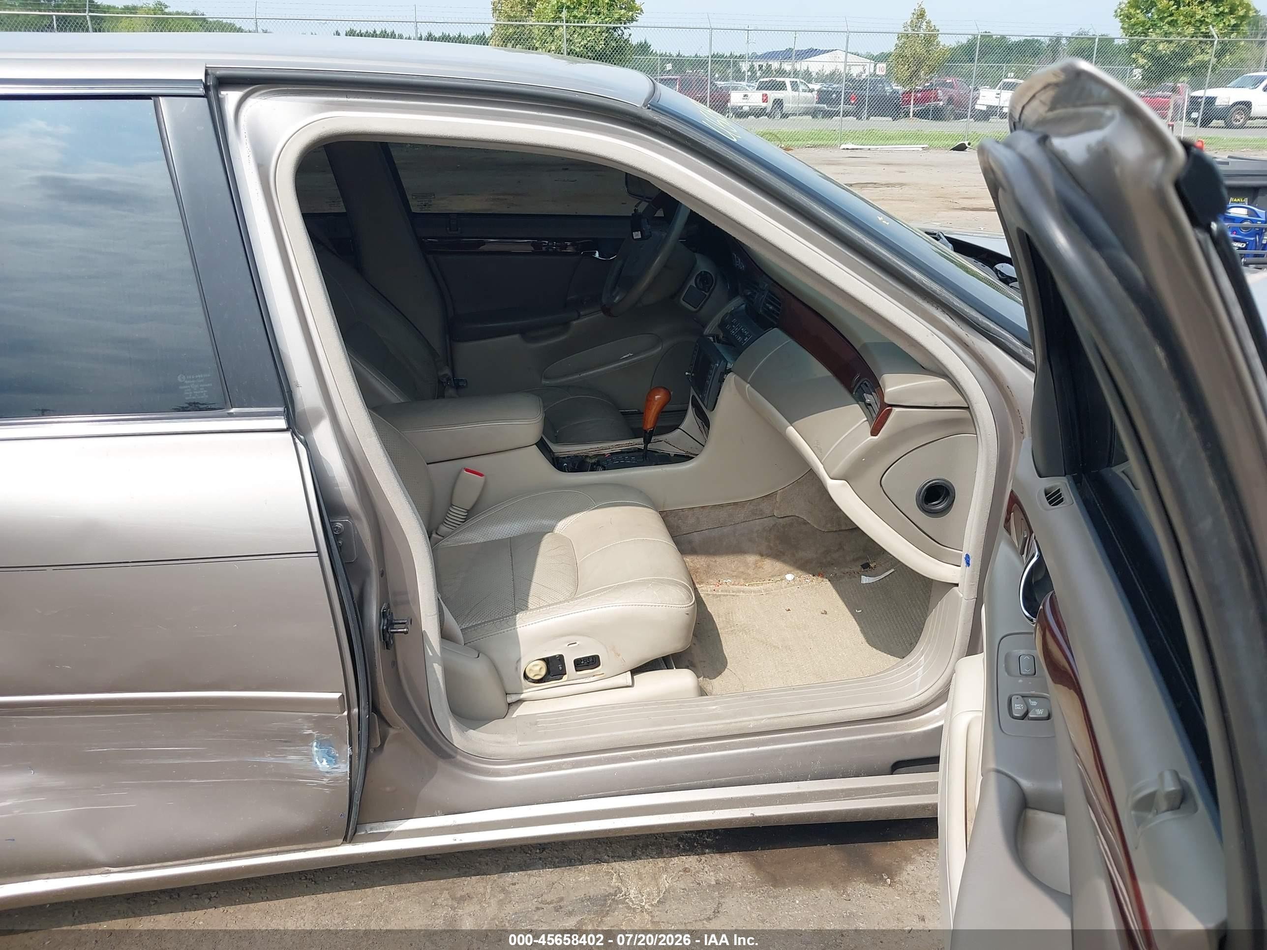 2003 Cadillac Deville Dts Beige vin: 1G6KF57953U208271