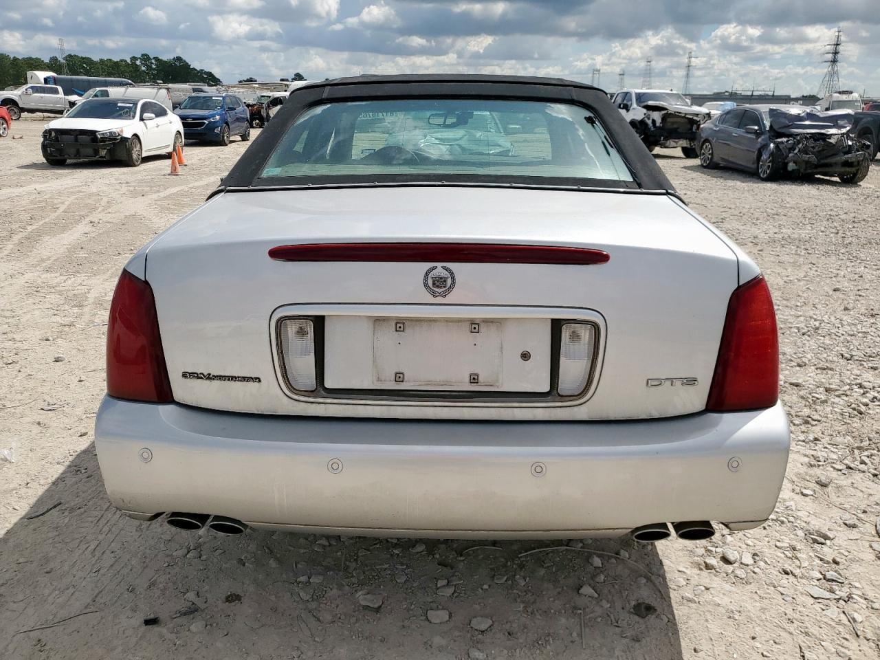 2000 Cadillac Deville Dts Silver vin: 1G6KF5797YU324496
