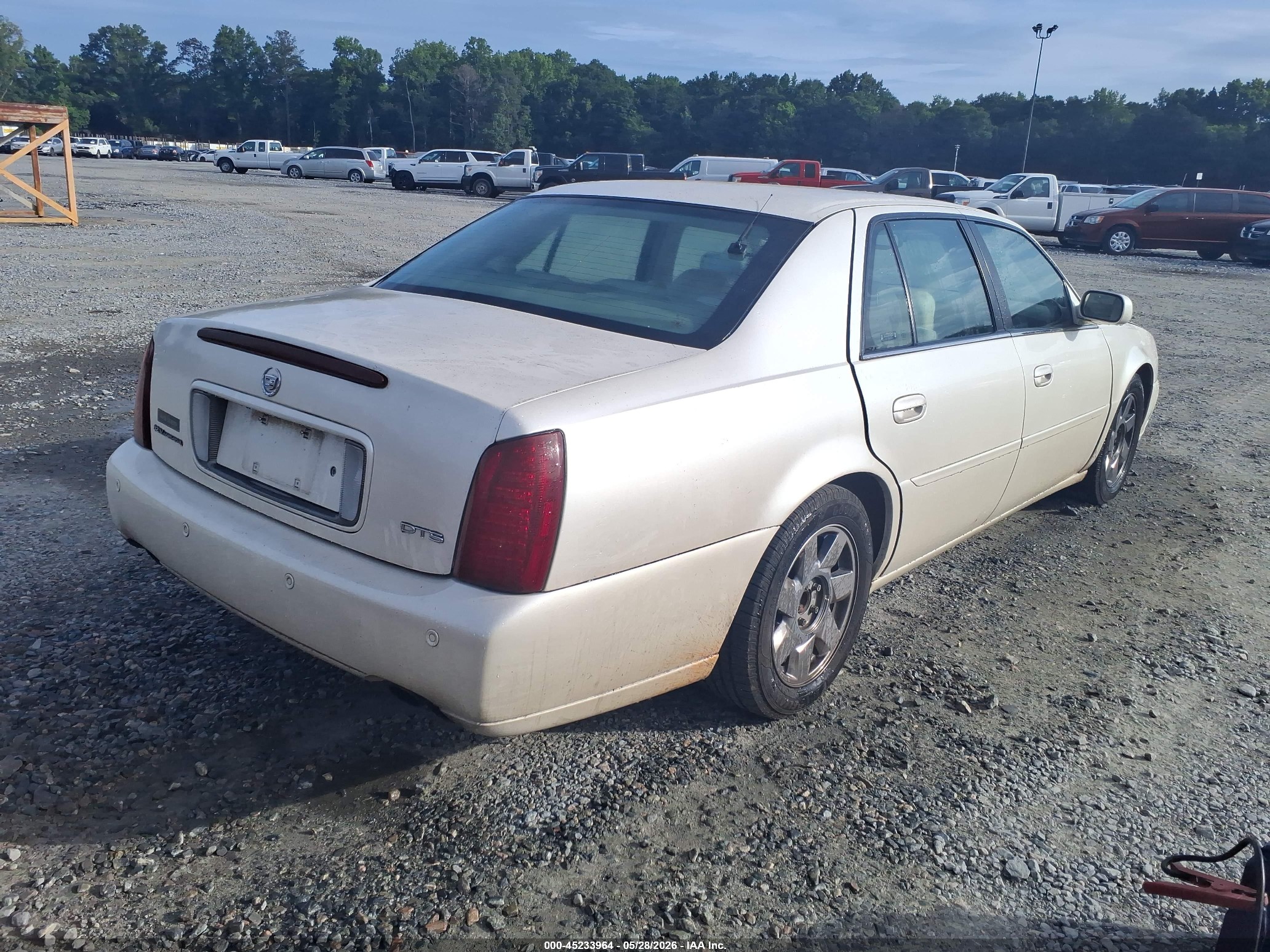 2002 Cadillac Deville Dts White vin: 1G6KF57992U118040