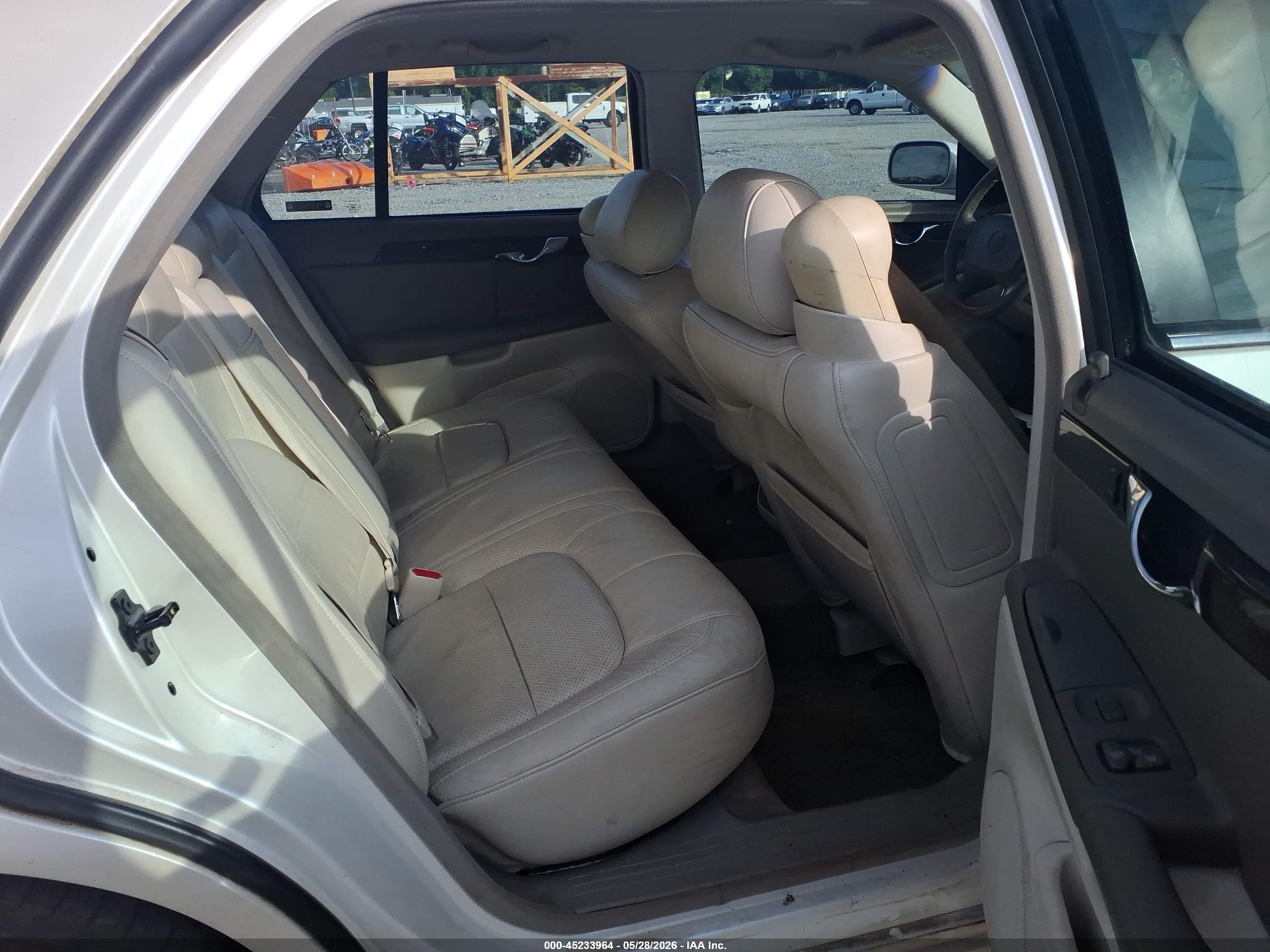 2002 Cadillac Deville Dts White vin: 1G6KF57992U118040