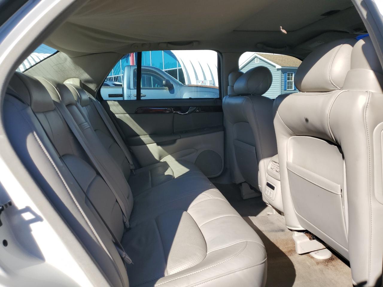 2000 Cadillac Deville Dts White vin: 1G6KF5799YU225775