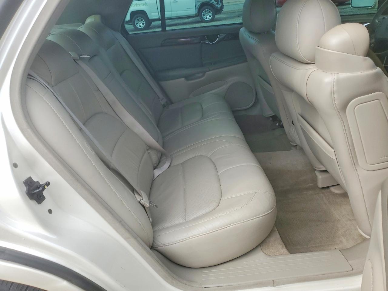 2000 Cadillac Deville Dts White vin: 1G6KF5799YU354597