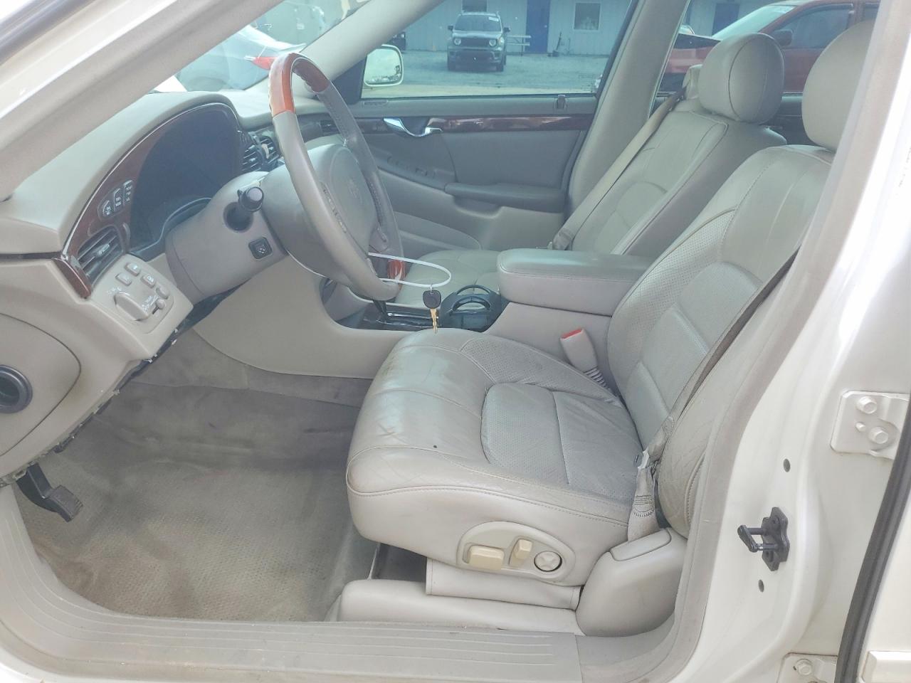 2000 Cadillac Deville Dts White vin: 1G6KF5799YU354597