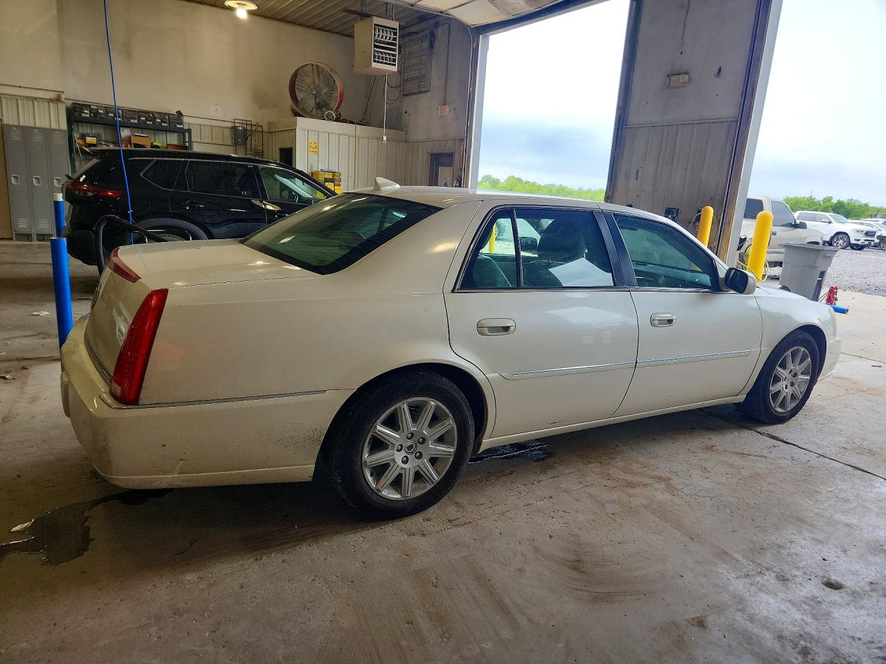 2011 Cadillac Dts Premium Collection White vin: 1G6KH5E65BU128972