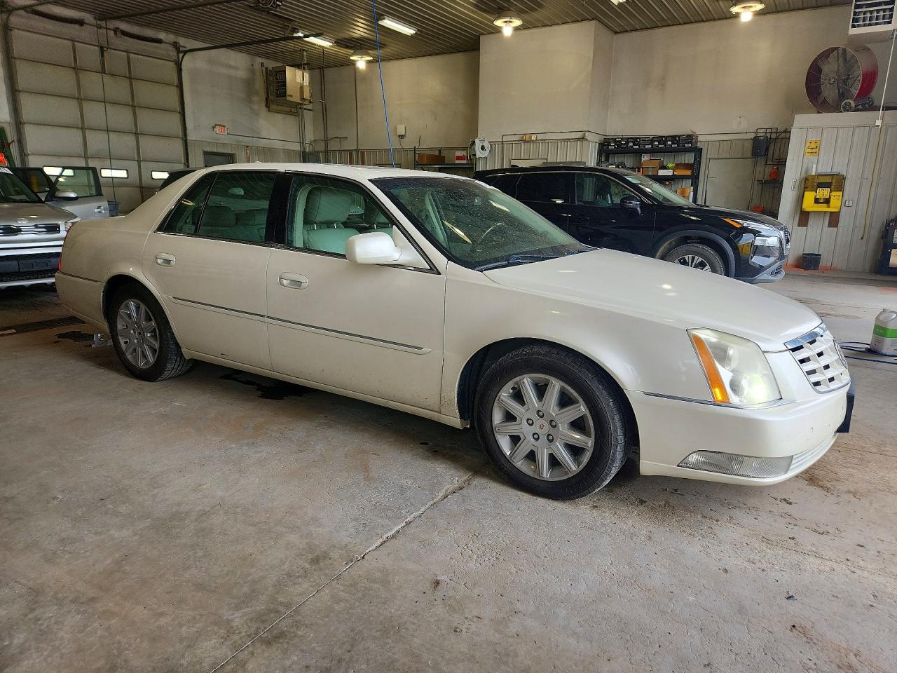 2011 Cadillac Dts Premium Collection White vin: 1G6KH5E65BU128972