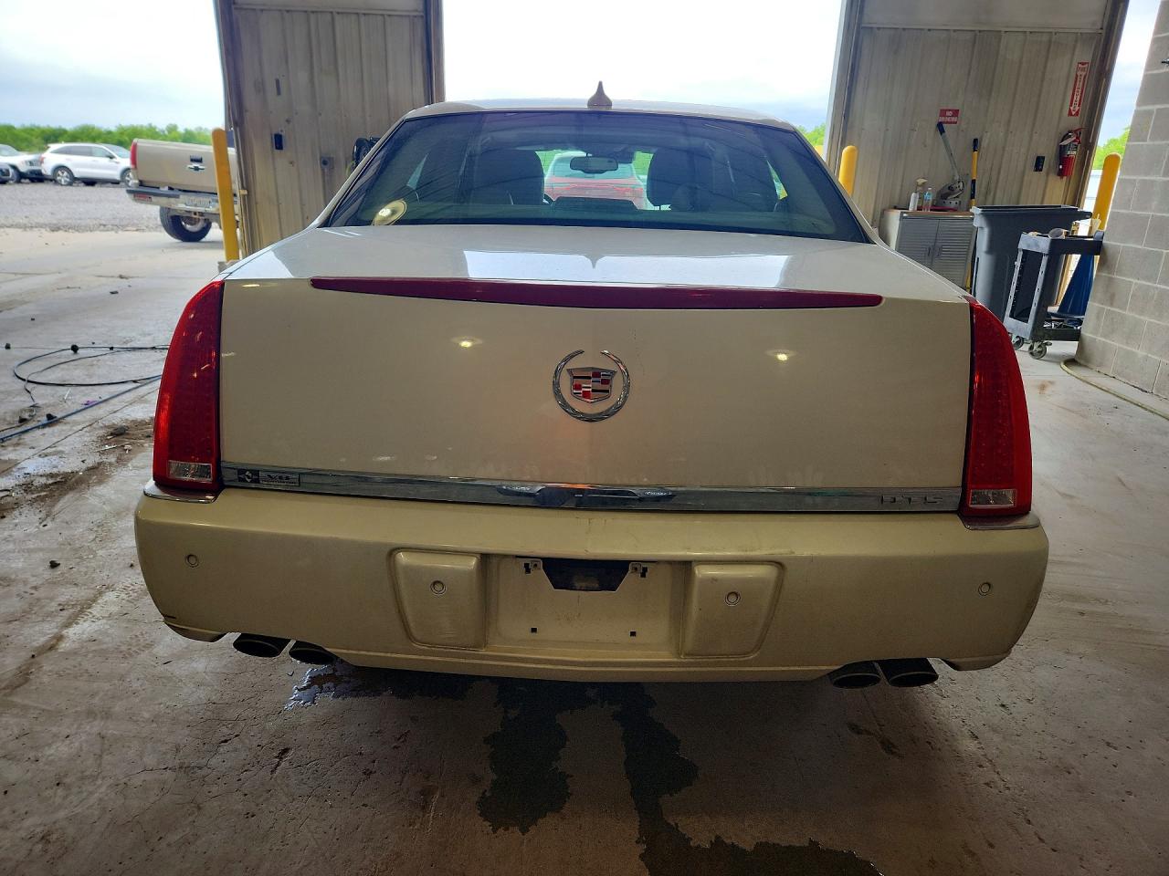 2011 Cadillac Dts Premium Collection White vin: 1G6KH5E65BU128972