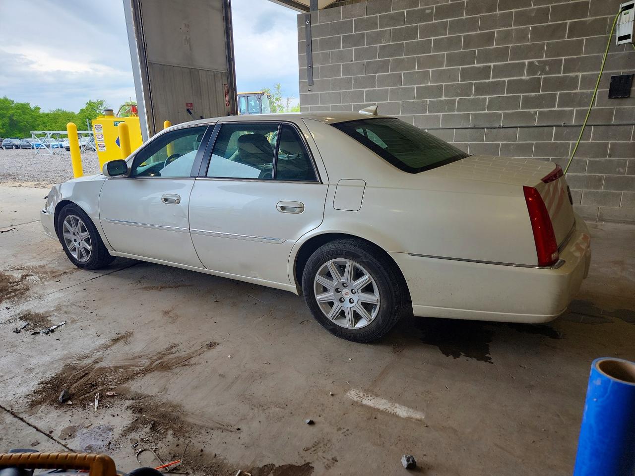 2011 Cadillac Dts Premium Collection White vin: 1G6KH5E65BU128972