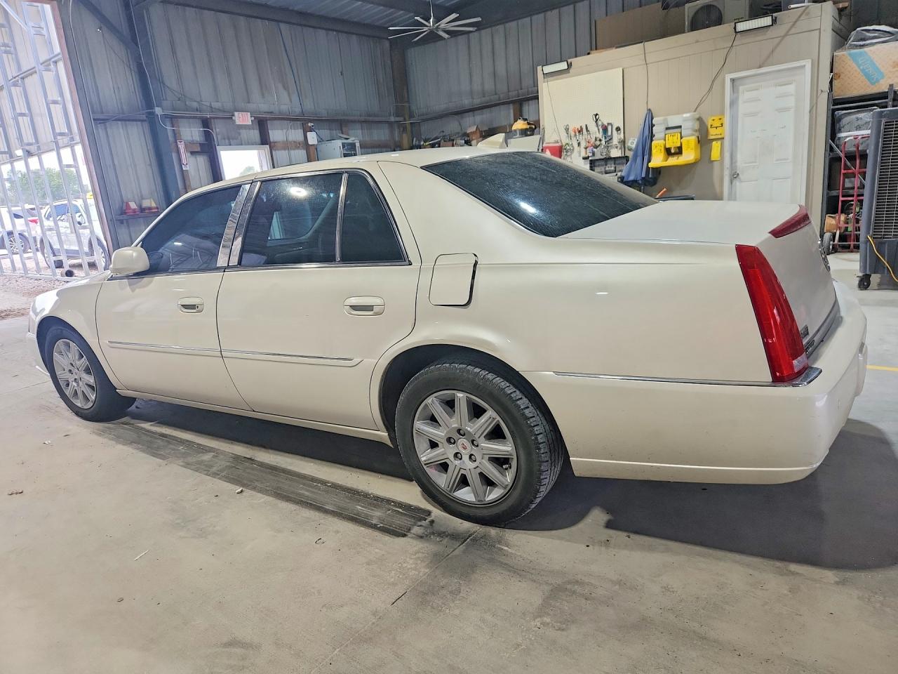 2011 Cadillac Dts Premium Collection White vin: 1G6KH5E67BU110960