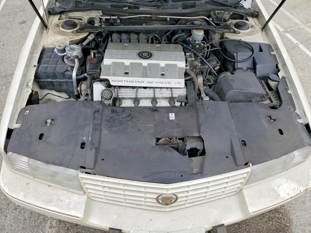 1996 Cadillac Fleetwood White vin: 1G6KY5299TU837226