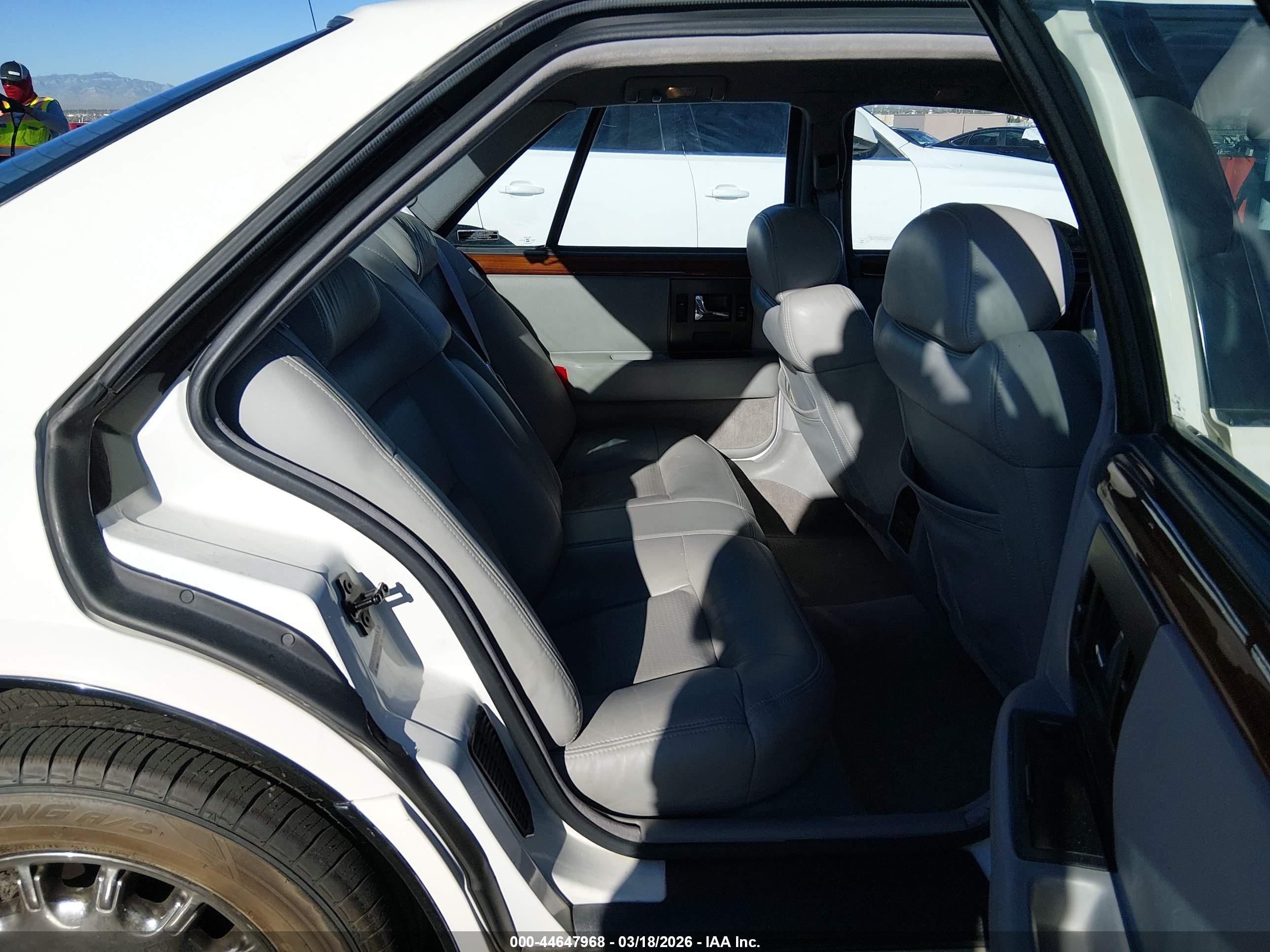 1992 Cadillac Seville Touring Белый vin: 1G6KY53B6NU835101