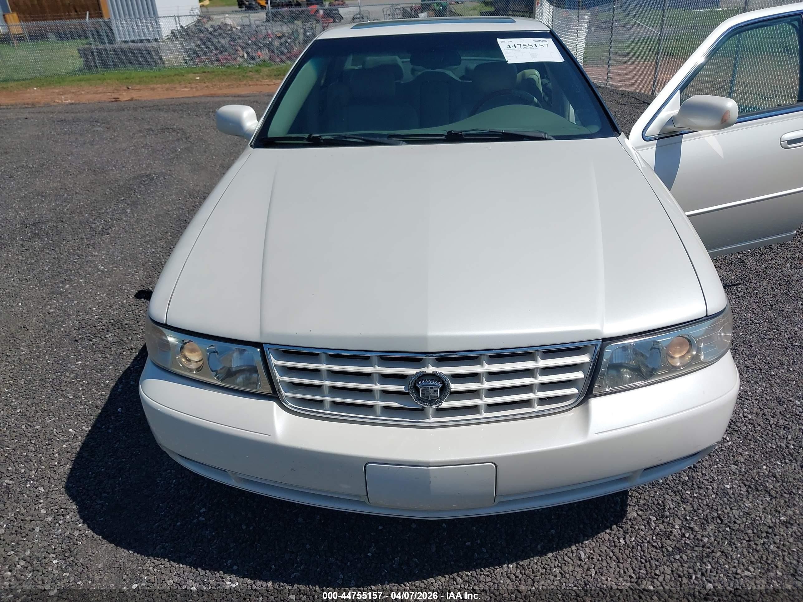 2000 Cadillac Seville Sts White vin: 1G6KY5495YU354935