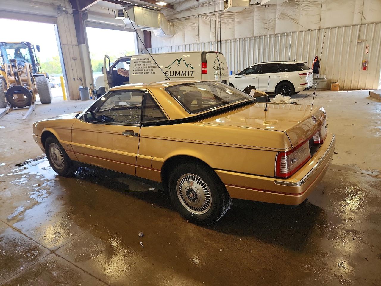 1987 Cadillac Allante Золотой vin: 1G6VR3170HU100275