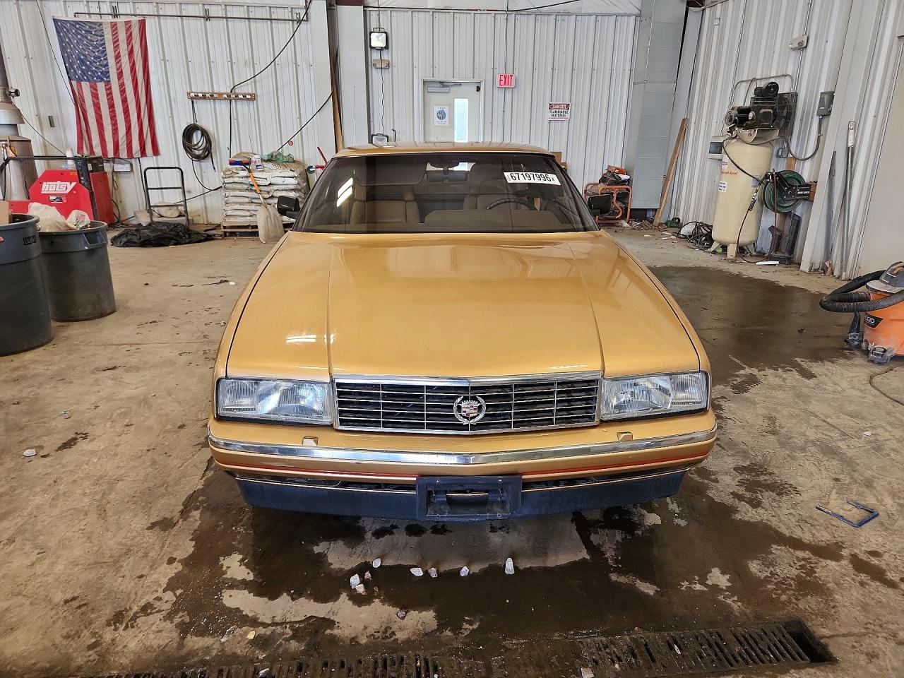 1987 Cadillac Allante Золотой vin: 1G6VR3170HU100275