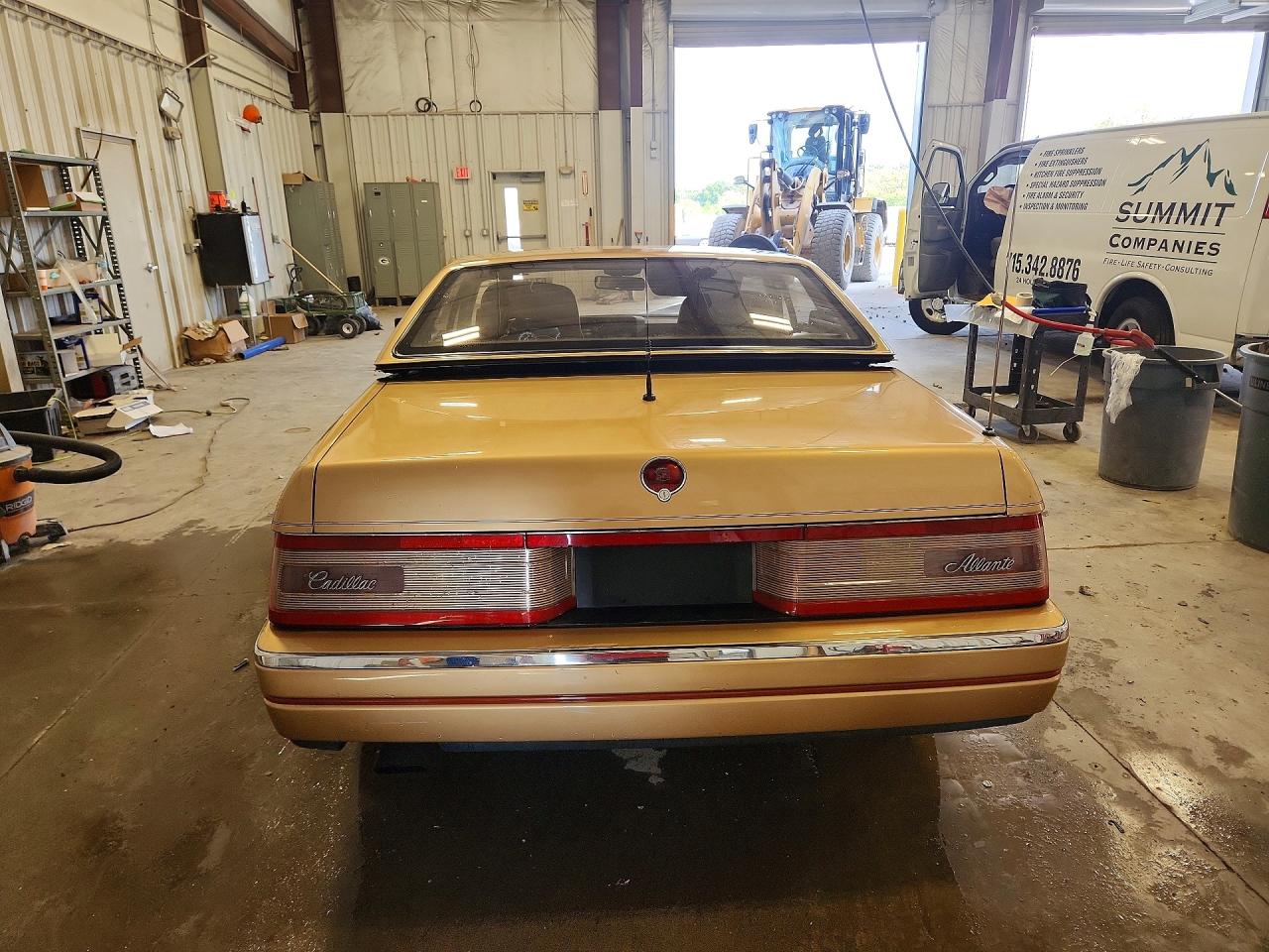 1987 Cadillac Allante Золотой vin: 1G6VR3170HU100275