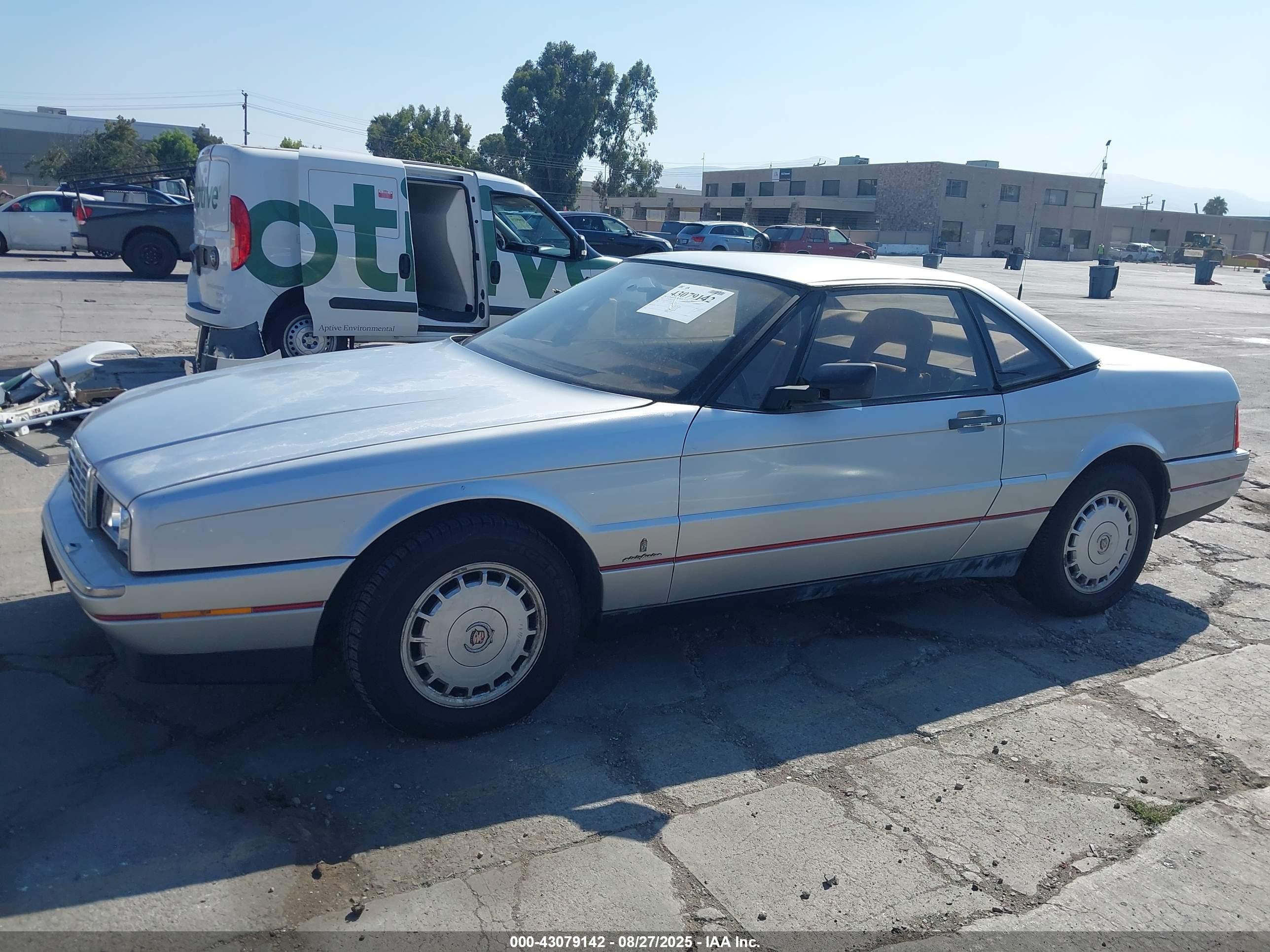 1987 Cadillac Allante   Silver vin: 1G6VR3172HU102304