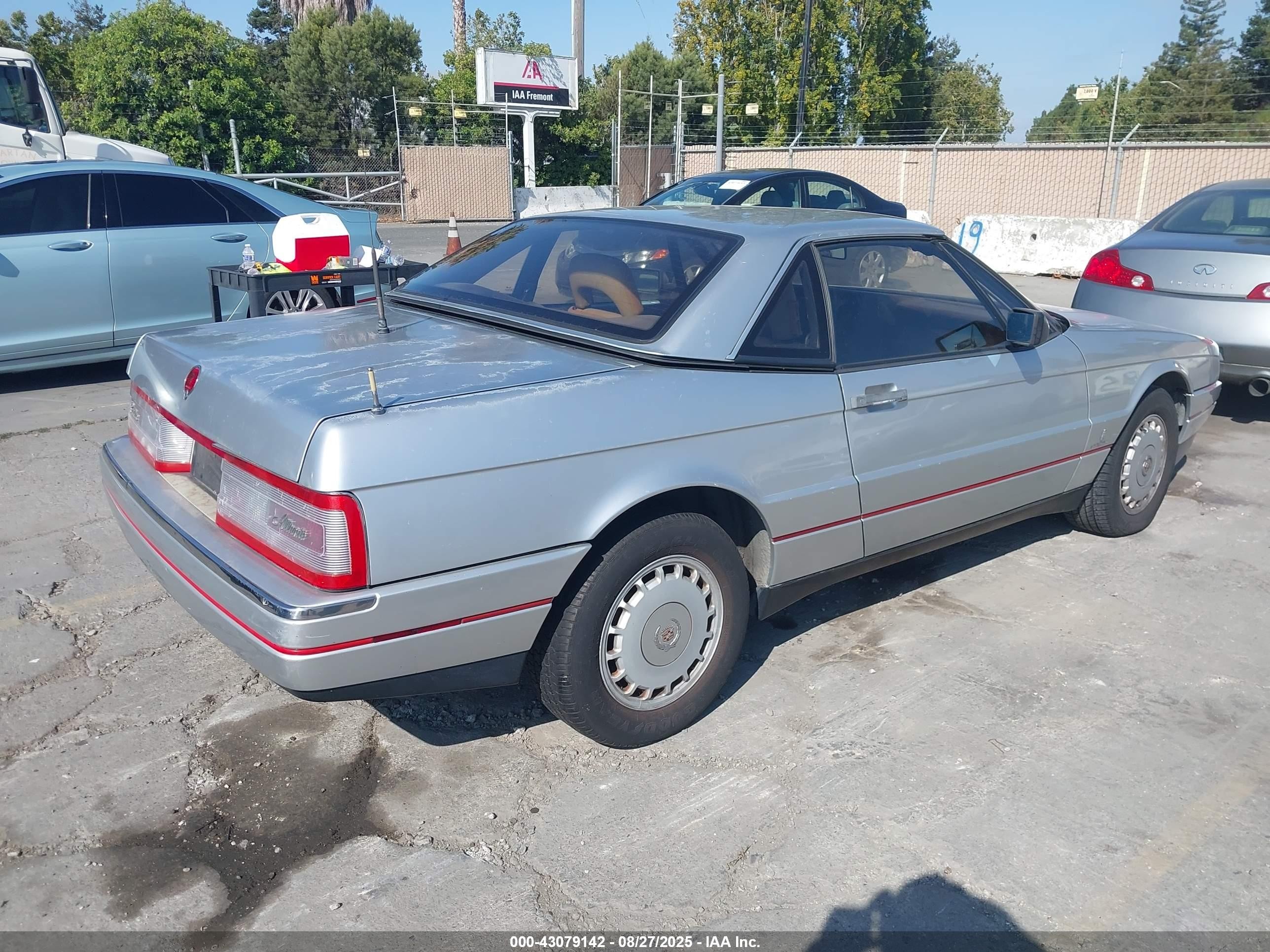 1987 Cadillac Allante   Silver vin: 1G6VR3172HU102304