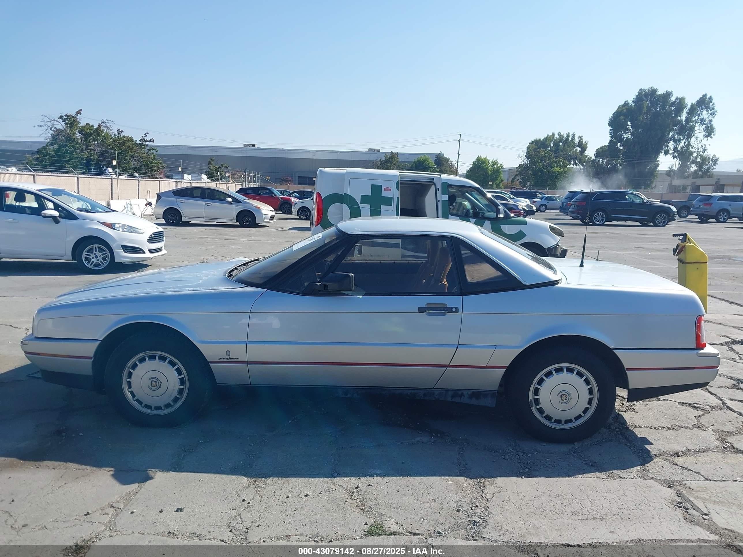 1987 Cadillac Allante   Silver vin: 1G6VR3172HU102304