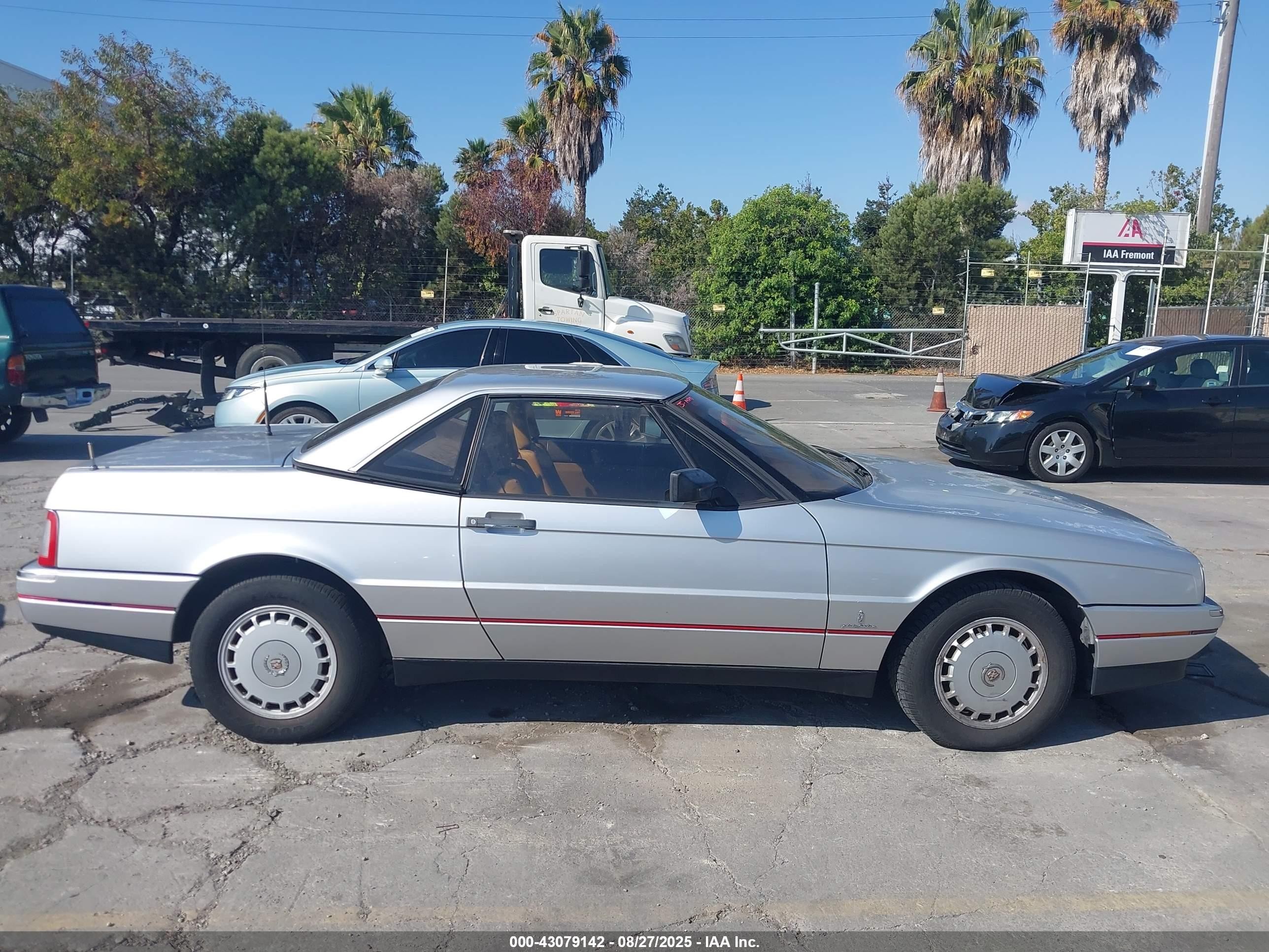 1987 Cadillac Allante   Silver vin: 1G6VR3172HU102304