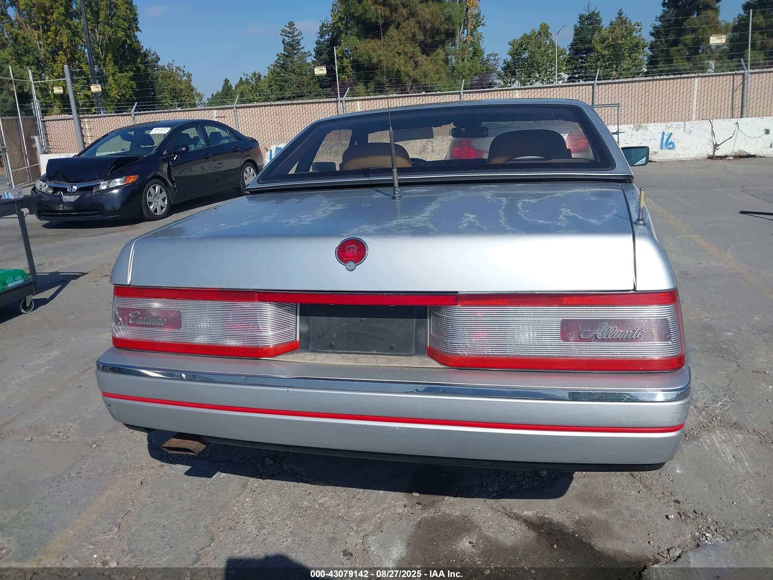 1987 Cadillac Allante   Silver vin: 1G6VR3172HU102304