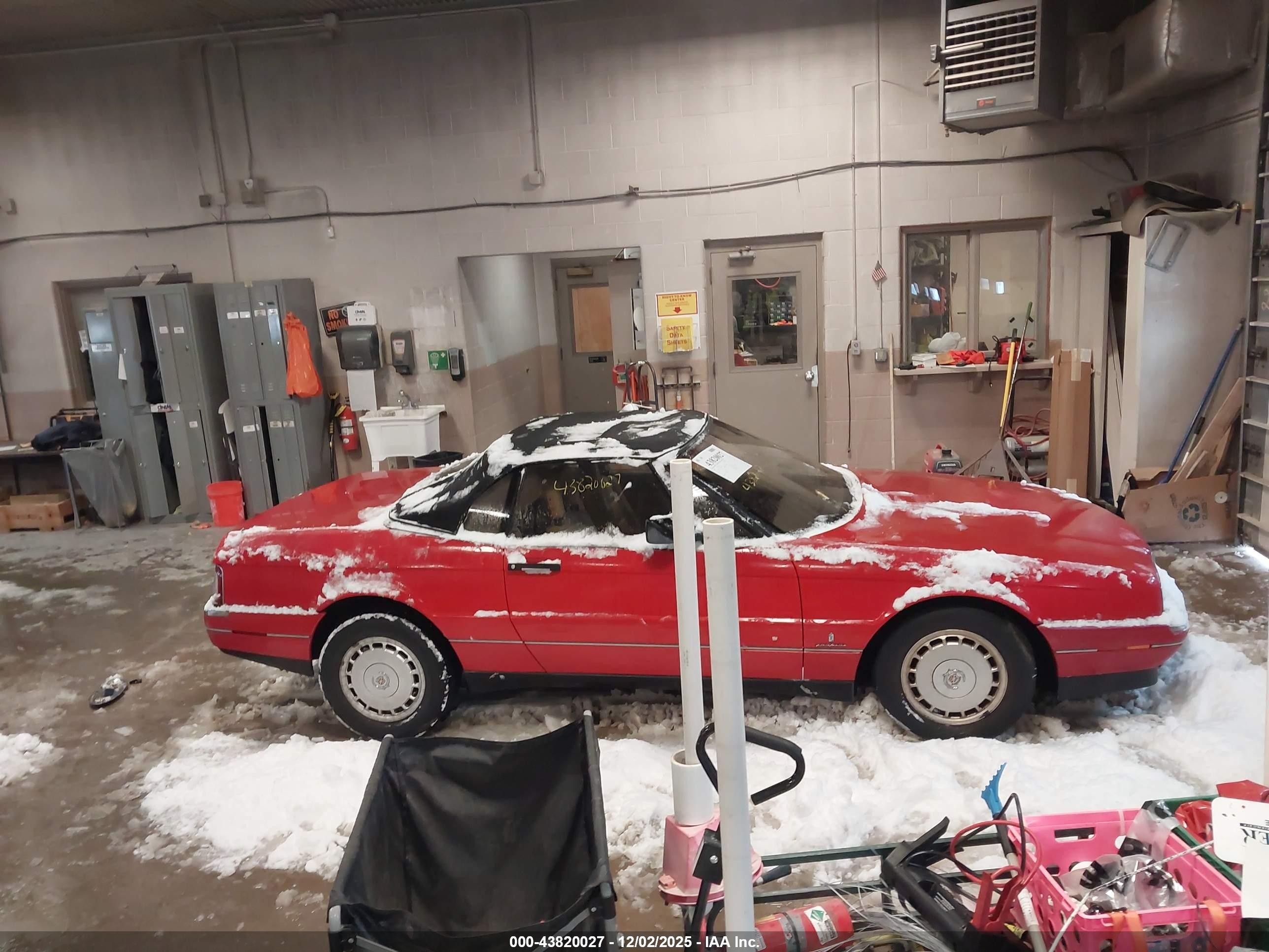 1988 Cadillac Allante   Red vin: 1G6VR3173JU102060