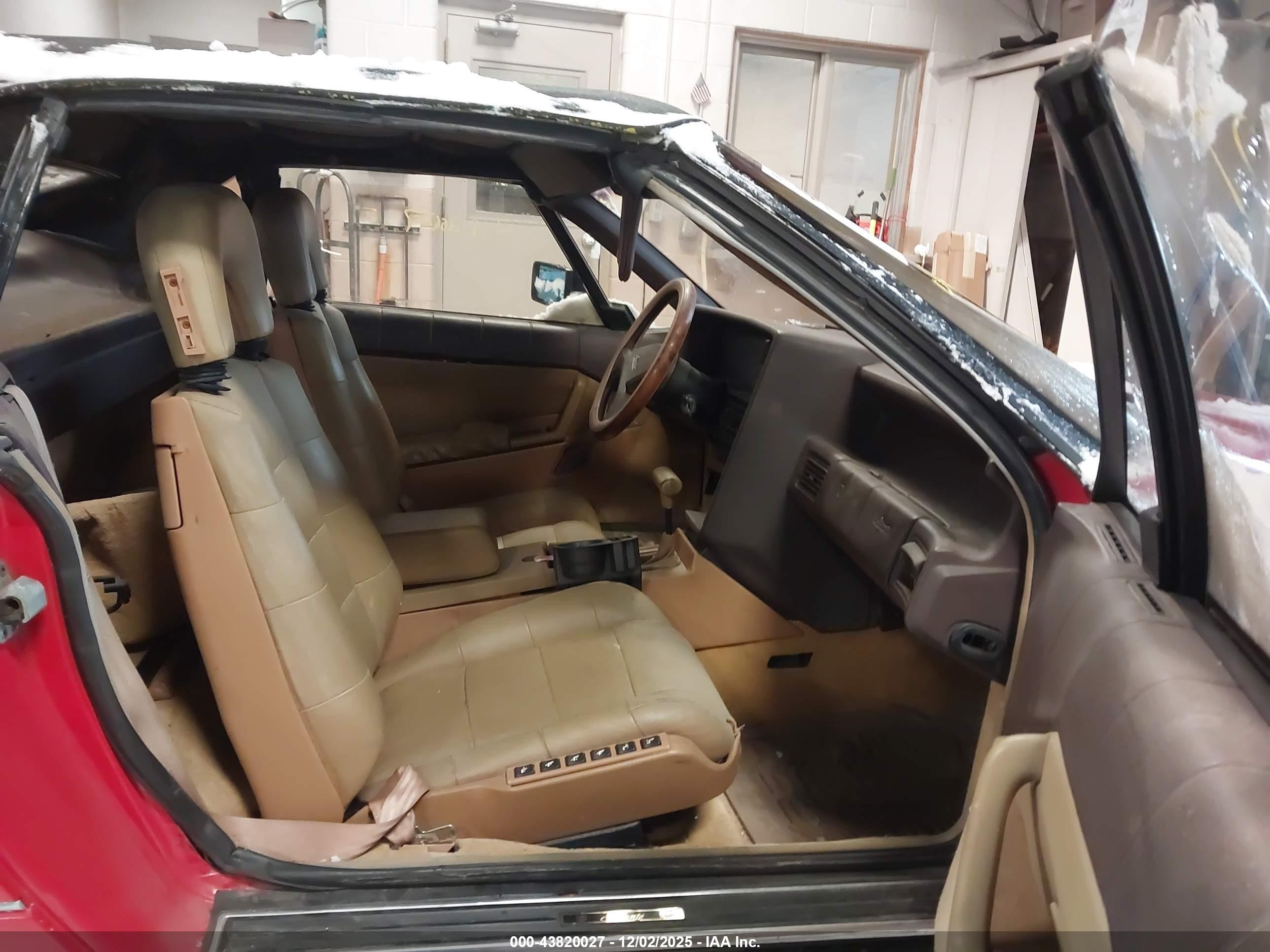 1988 Cadillac Allante   Red vin: 1G6VR3173JU102060