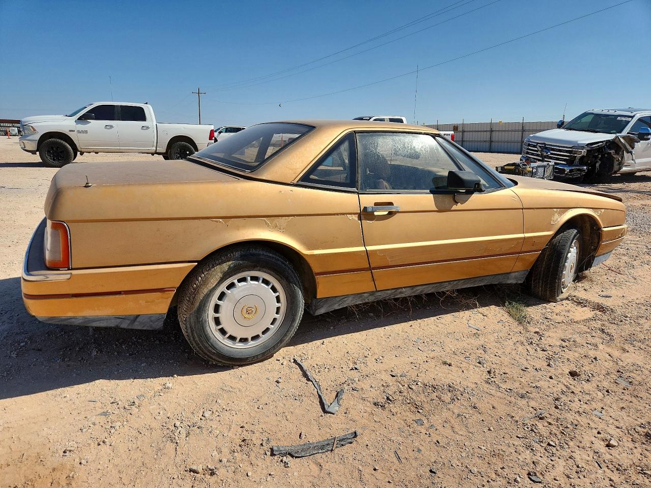 1986 Cadillac Allante Gold vin: 1G6VR3175HU102474