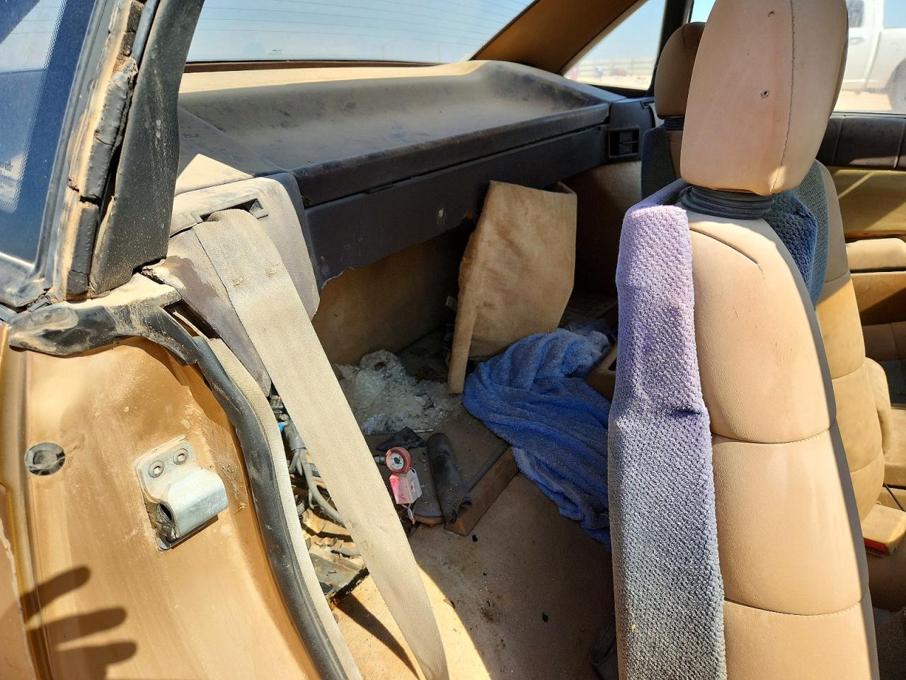 1986 Cadillac Allante Gold vin: 1G6VR3175HU102474
