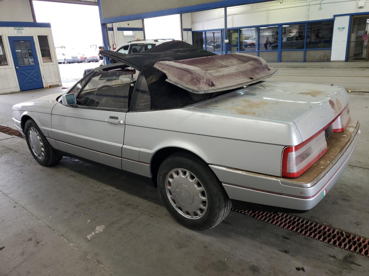 1987 Cadillac Allante Серебряный vin: 1G6VR3175HU103303