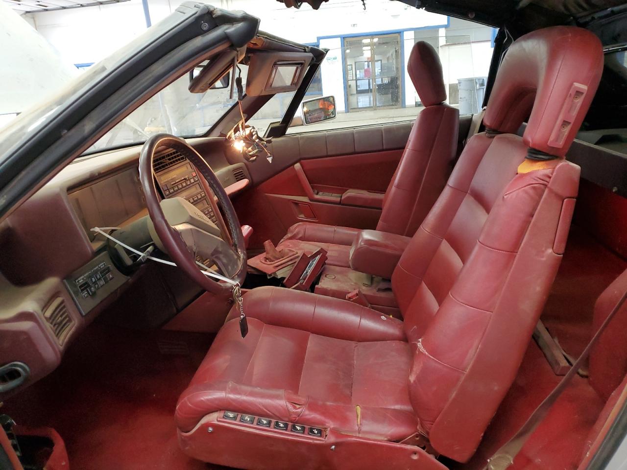 1987 Cadillac Allante Серебряный vin: 1G6VR3175HU103303