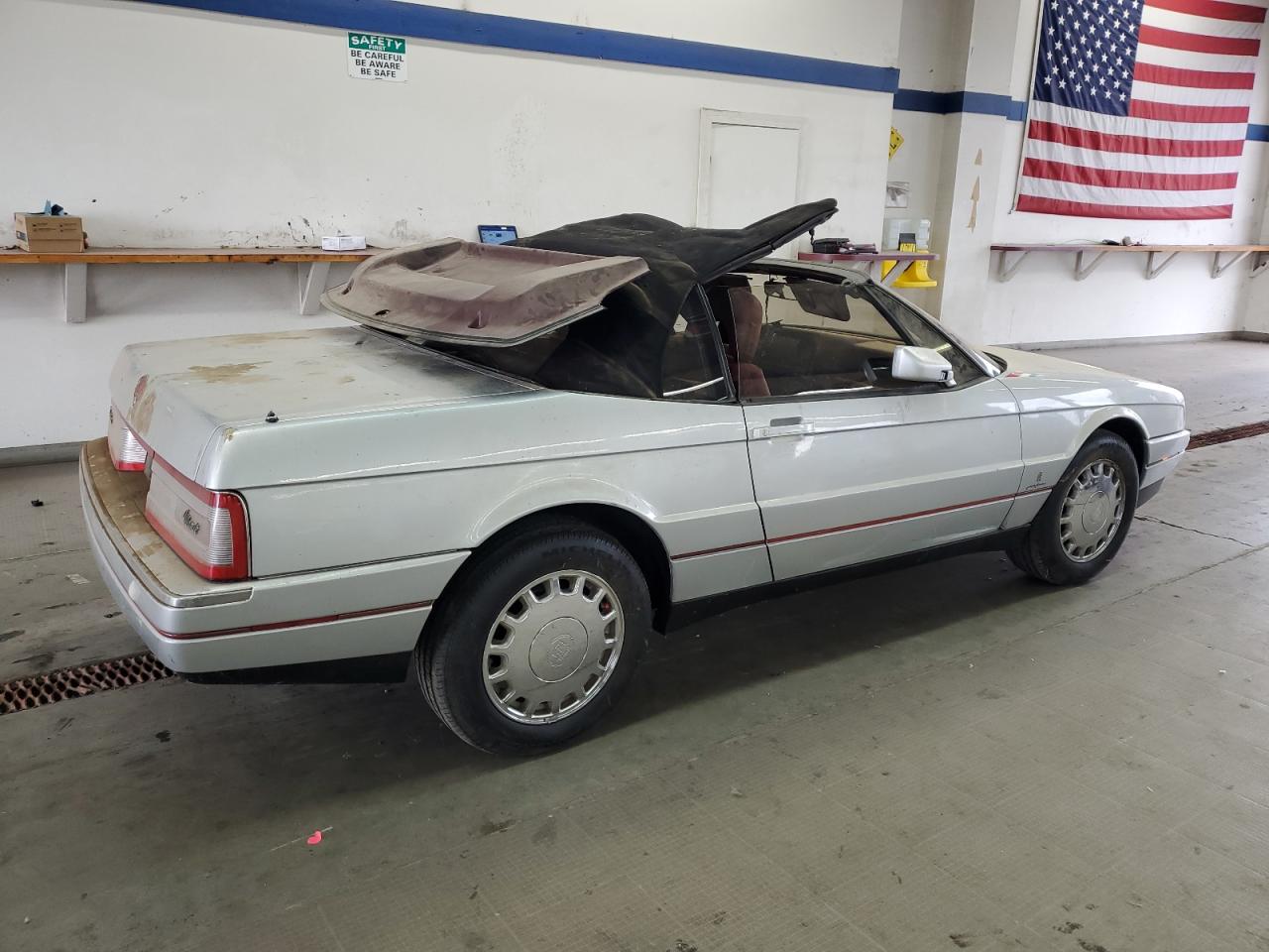 1987 Cadillac Allante Серебряный vin: 1G6VR3175HU103303