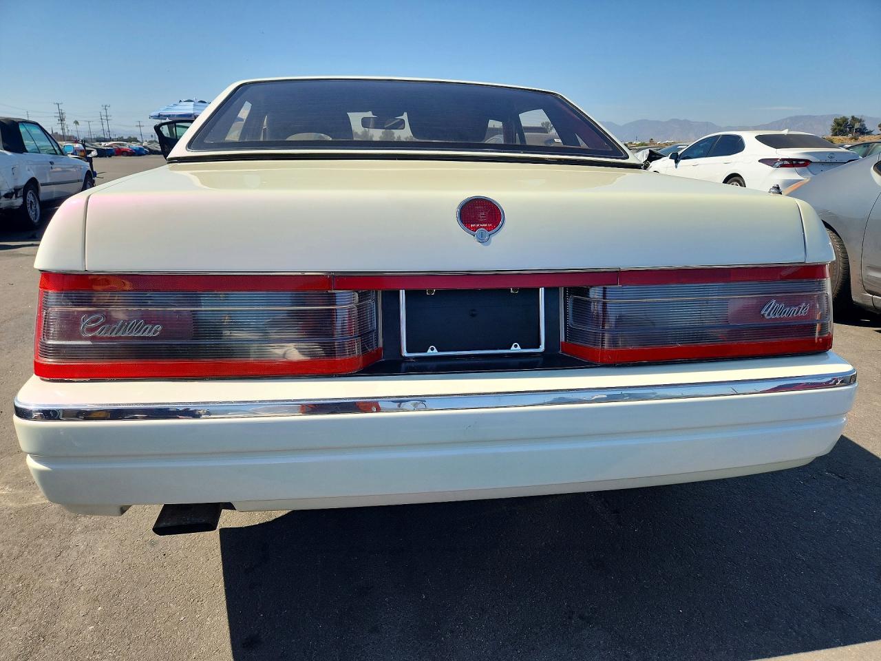 1987 Cadillac Allante White vin: 1G6VR3177HU100550