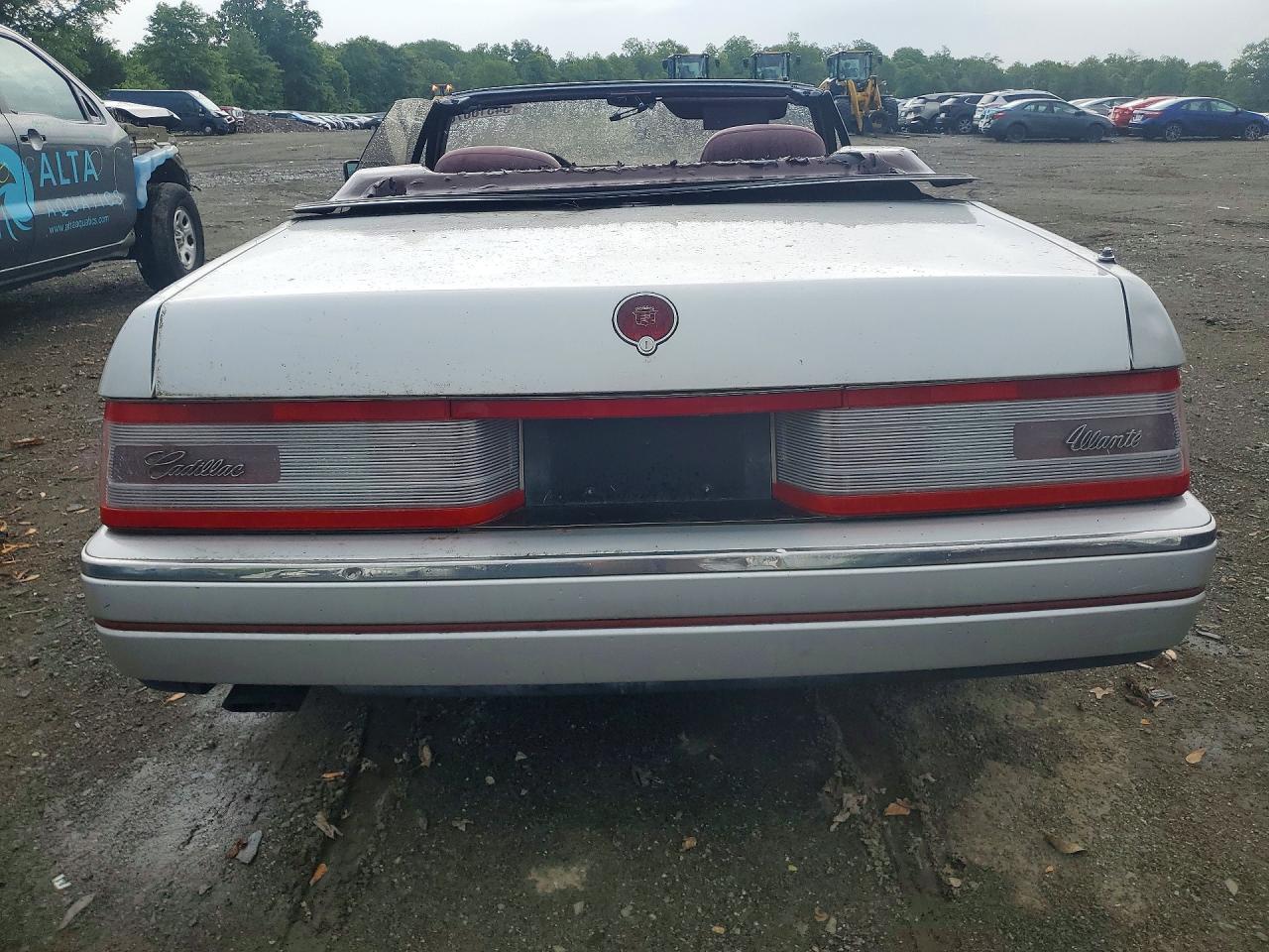 1987 Cadillac Allante Silver vin: 1G6VR3179HU102736