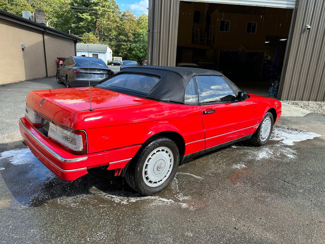 1989 Cadillac Allante Red vin: 1G6VR3189KU101196