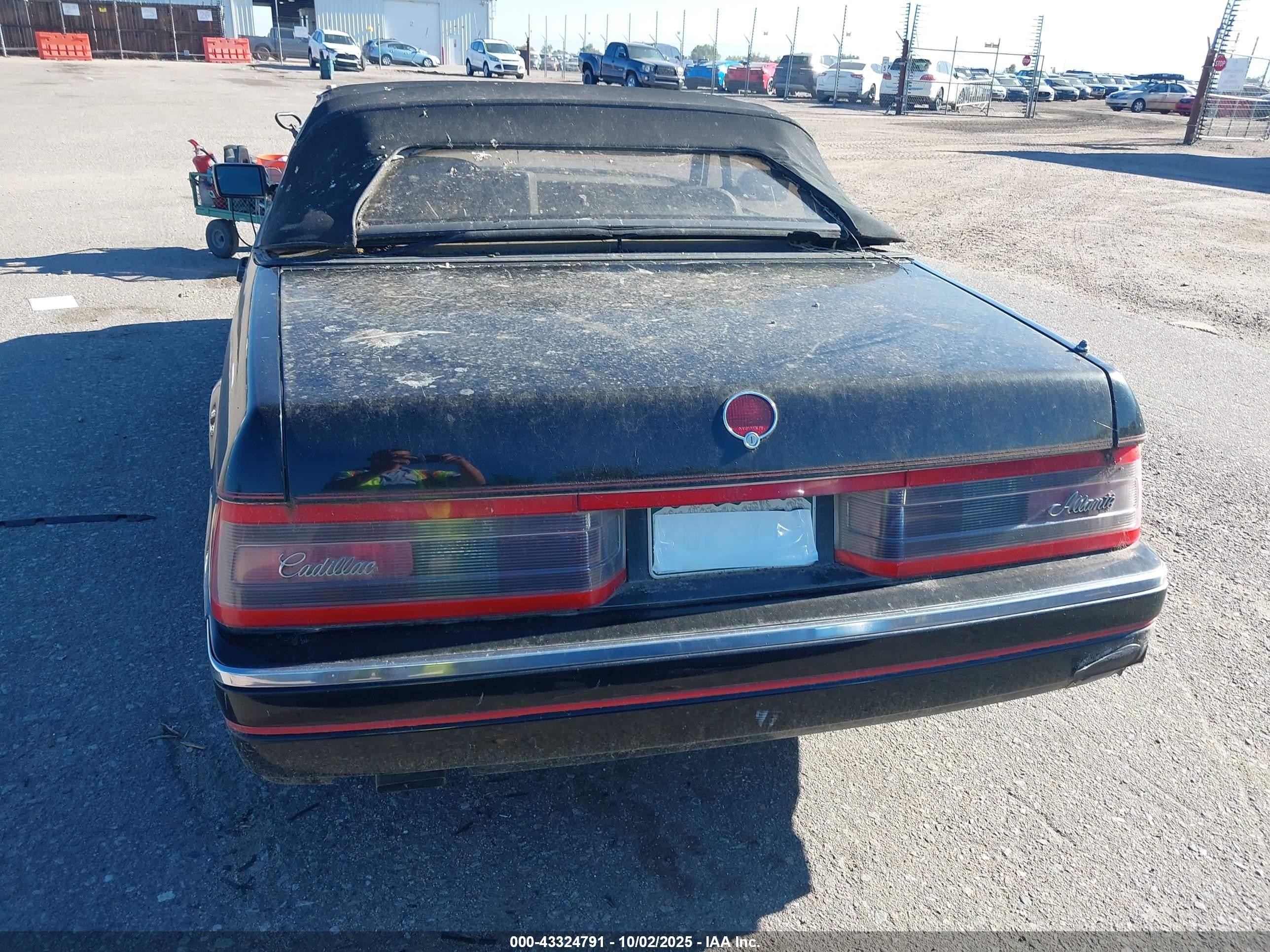 1990 Cadillac Allante Cv/ht Black vin: 1G6VR3389LU100256