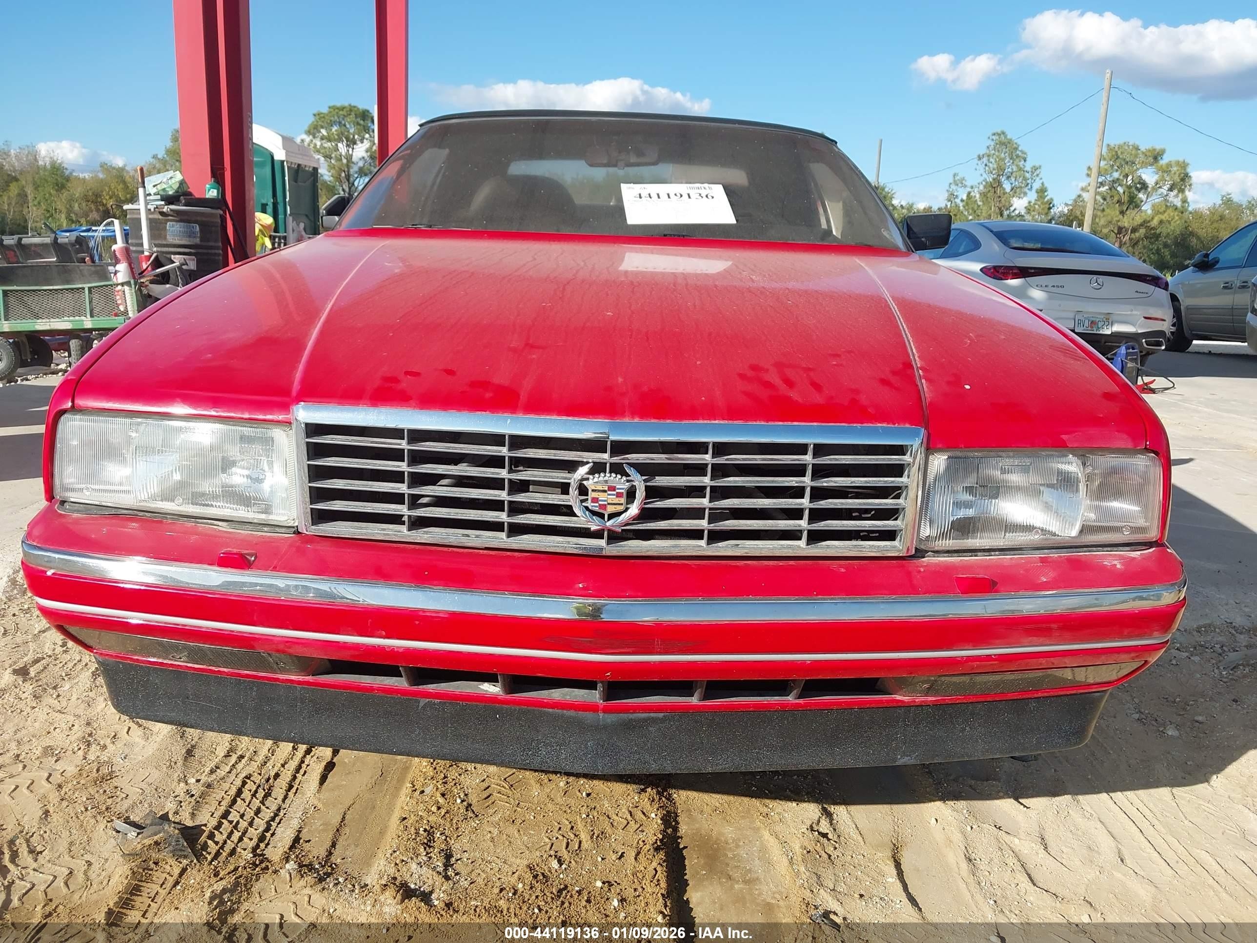 1990 Cadillac Allante   Red vin: 1G6VS3380LU126488
